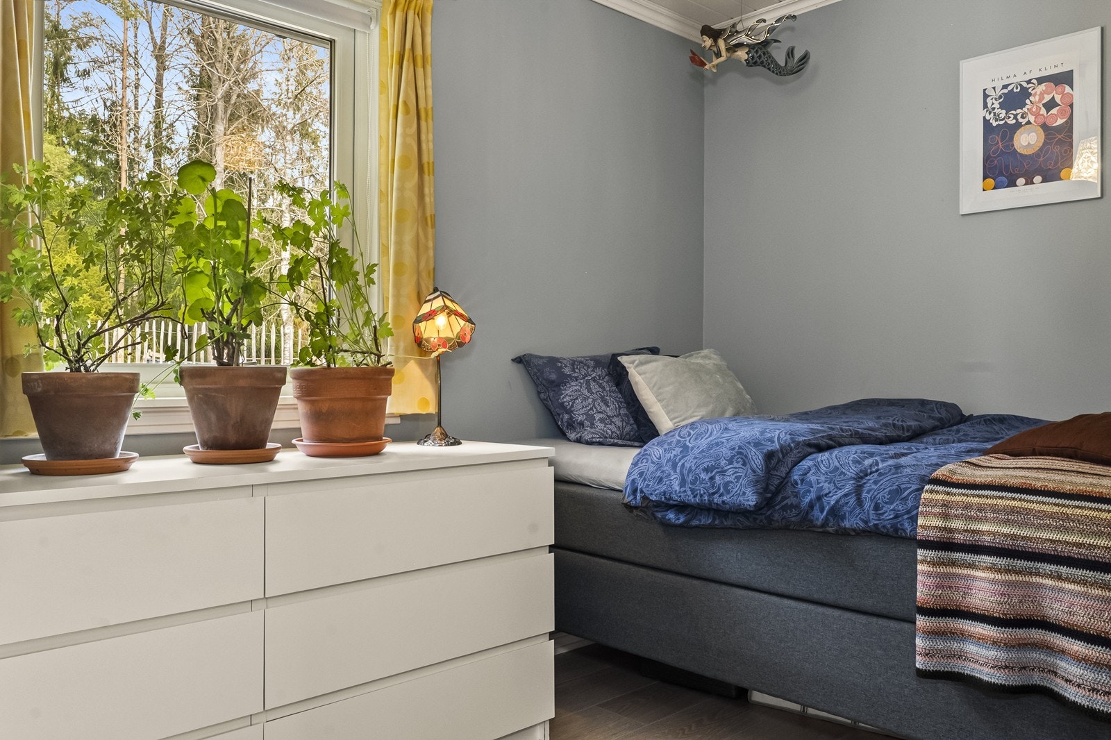 Boligen inneholder totalt tre soverom, samlet i en egen del av huset. Galleribilde