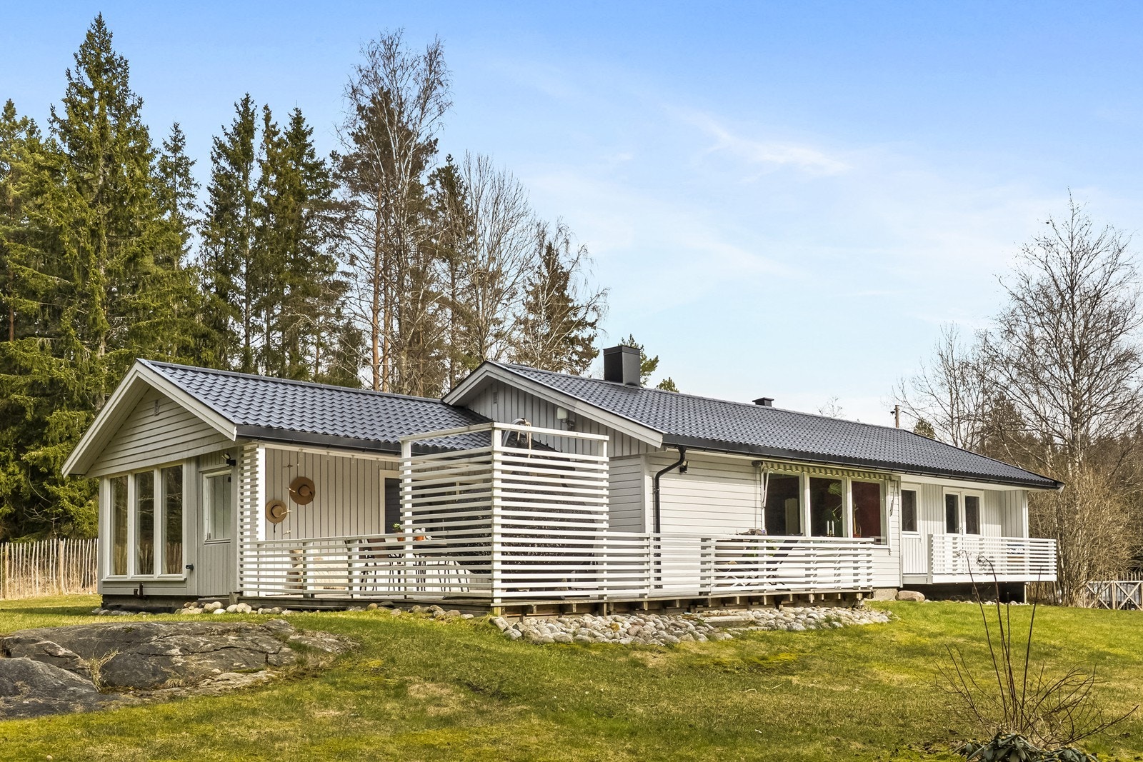 Eneboligen har en praktisk planløsning på ett plan. Galleribilde