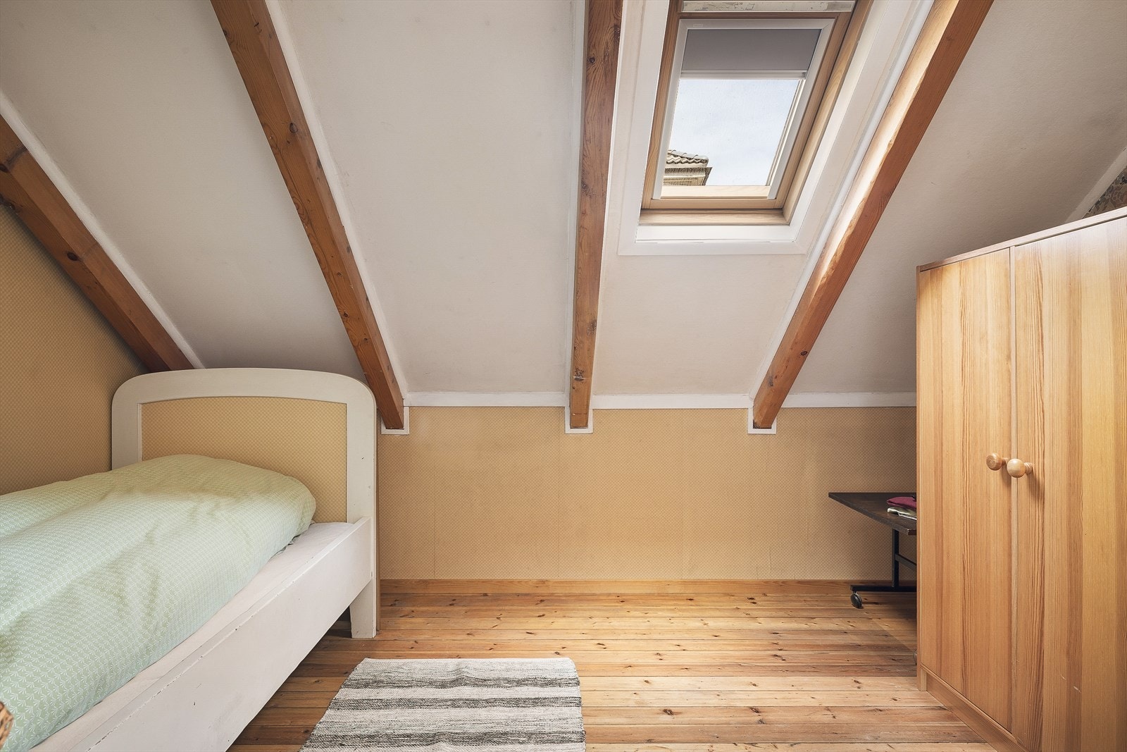 Det er satt inn velux-vindu i taket Galleribilde