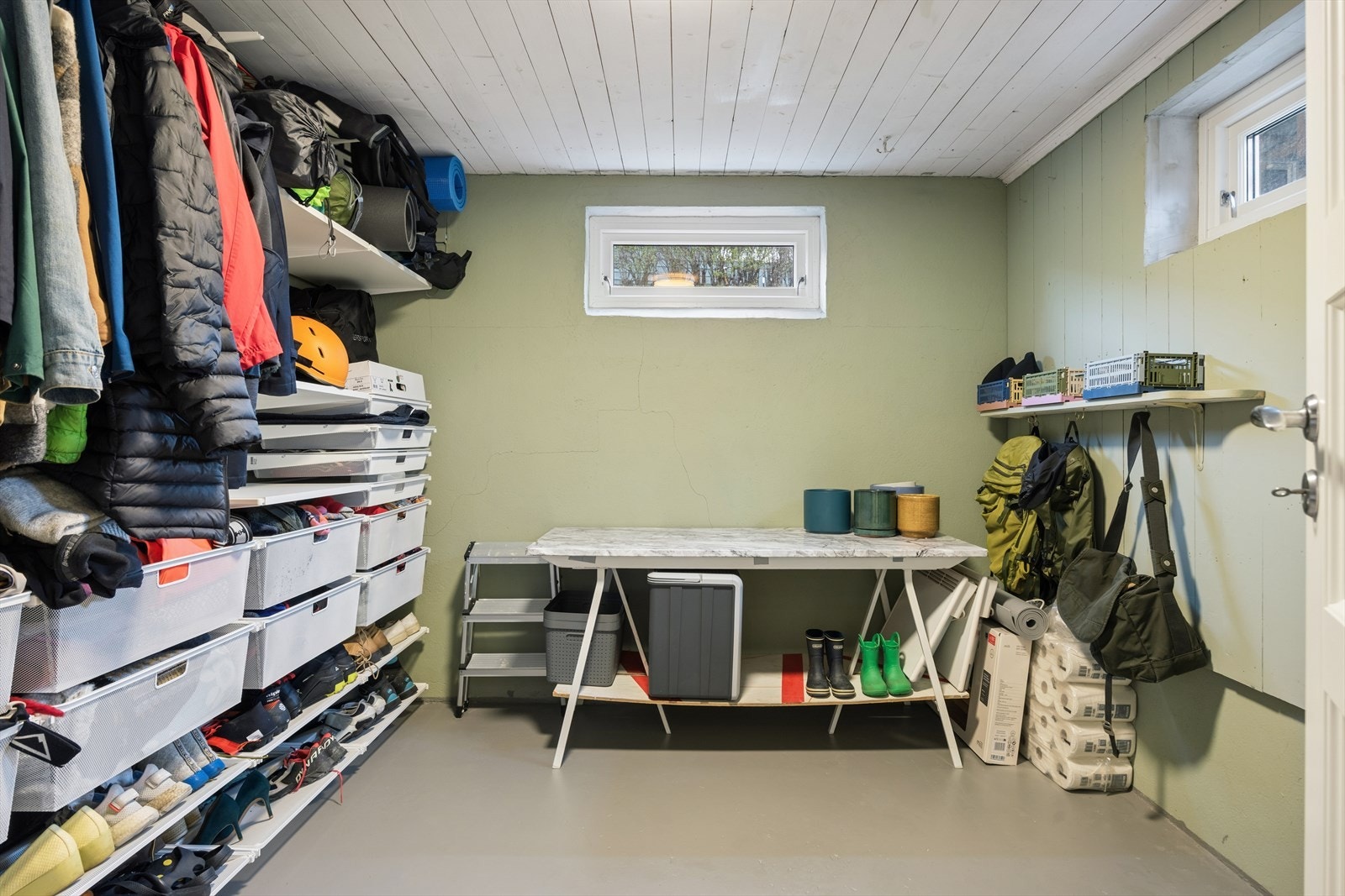 I kjelleren finnes det to boder som gir rikelig med lagringsplass for sportsutstyr og annet. Galleribilde