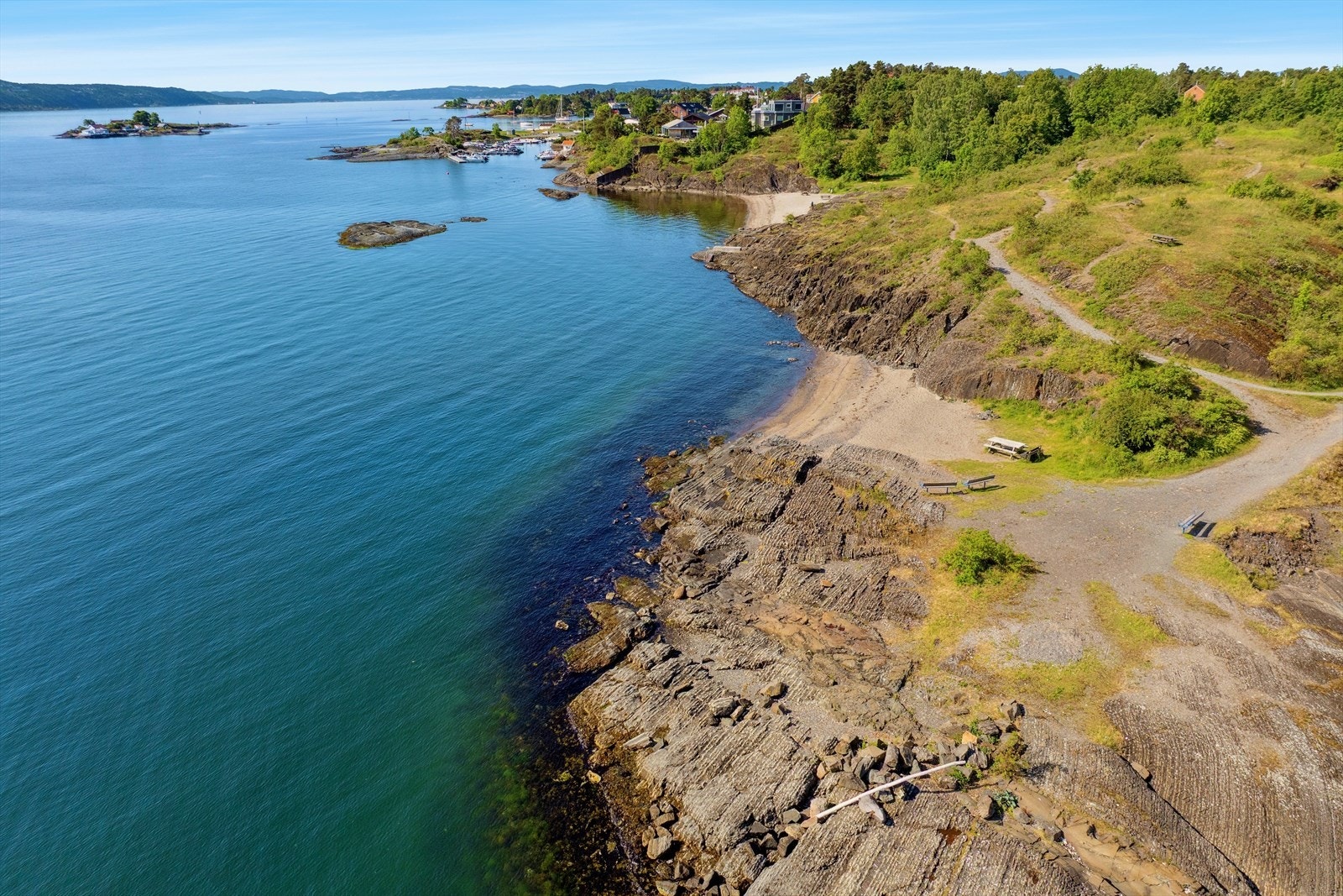 Kyststien gir unike turmuligheter langs Oslofjorden, med svaberg og strender. Galleribilde