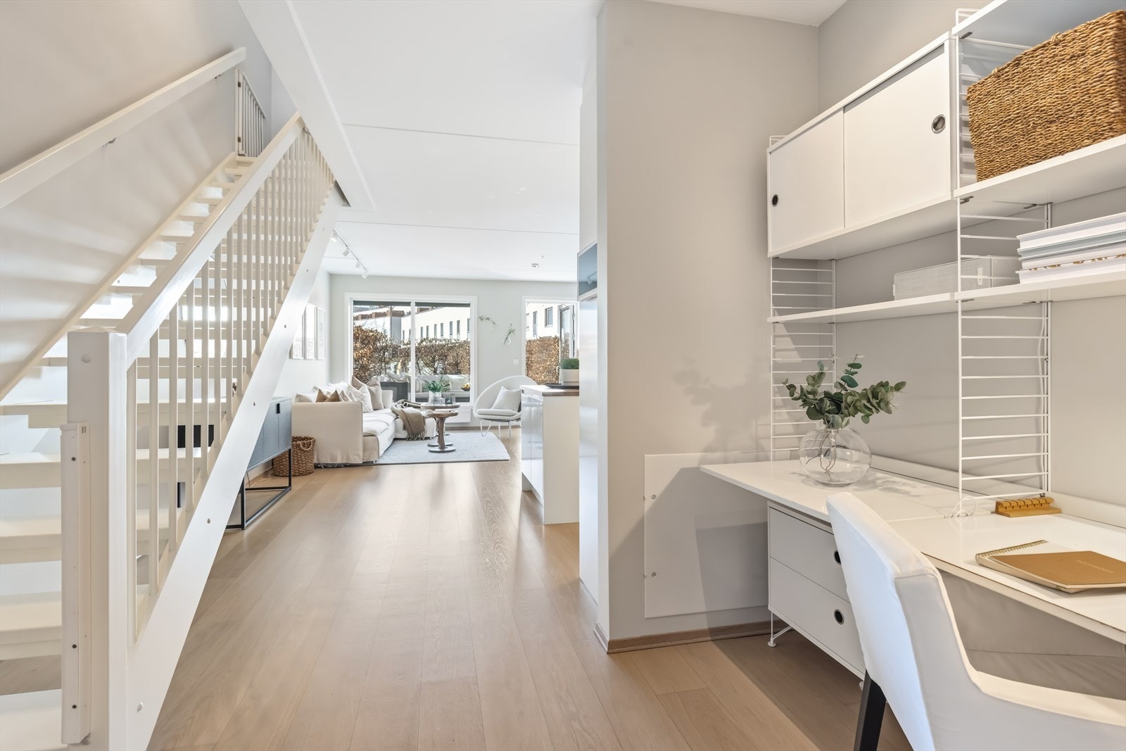 Leiligheten har et samlet internt bruksareal (BRA-i) på 106 m², fordelt på to funksjonelle plan. Galleribilde