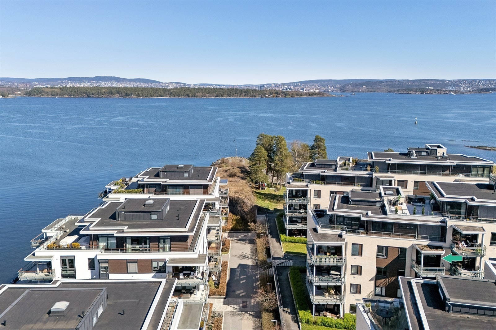 Kun få minutter til Brettseilerklubben, hvor du kan leie brett og utforske området fra vannet Galleribilde