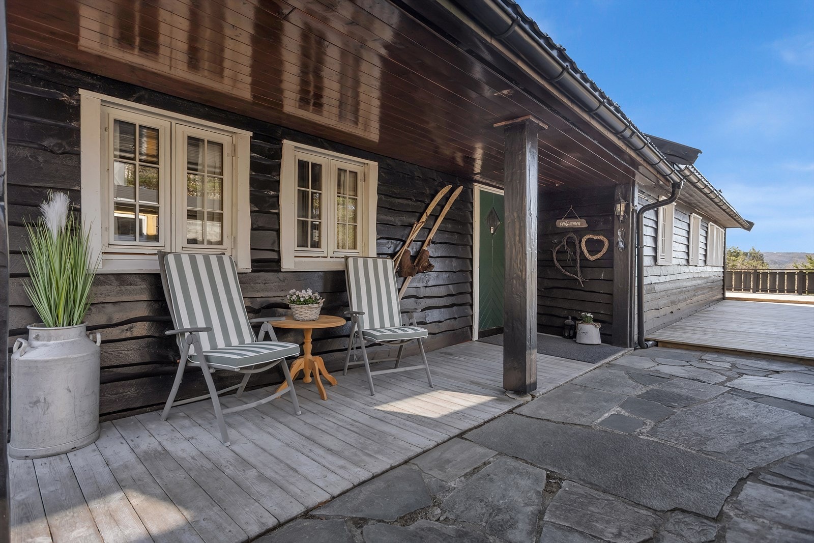 Her er det plass til en liten sittegruppe for å nyte morgenkaffen. Galleribilde
