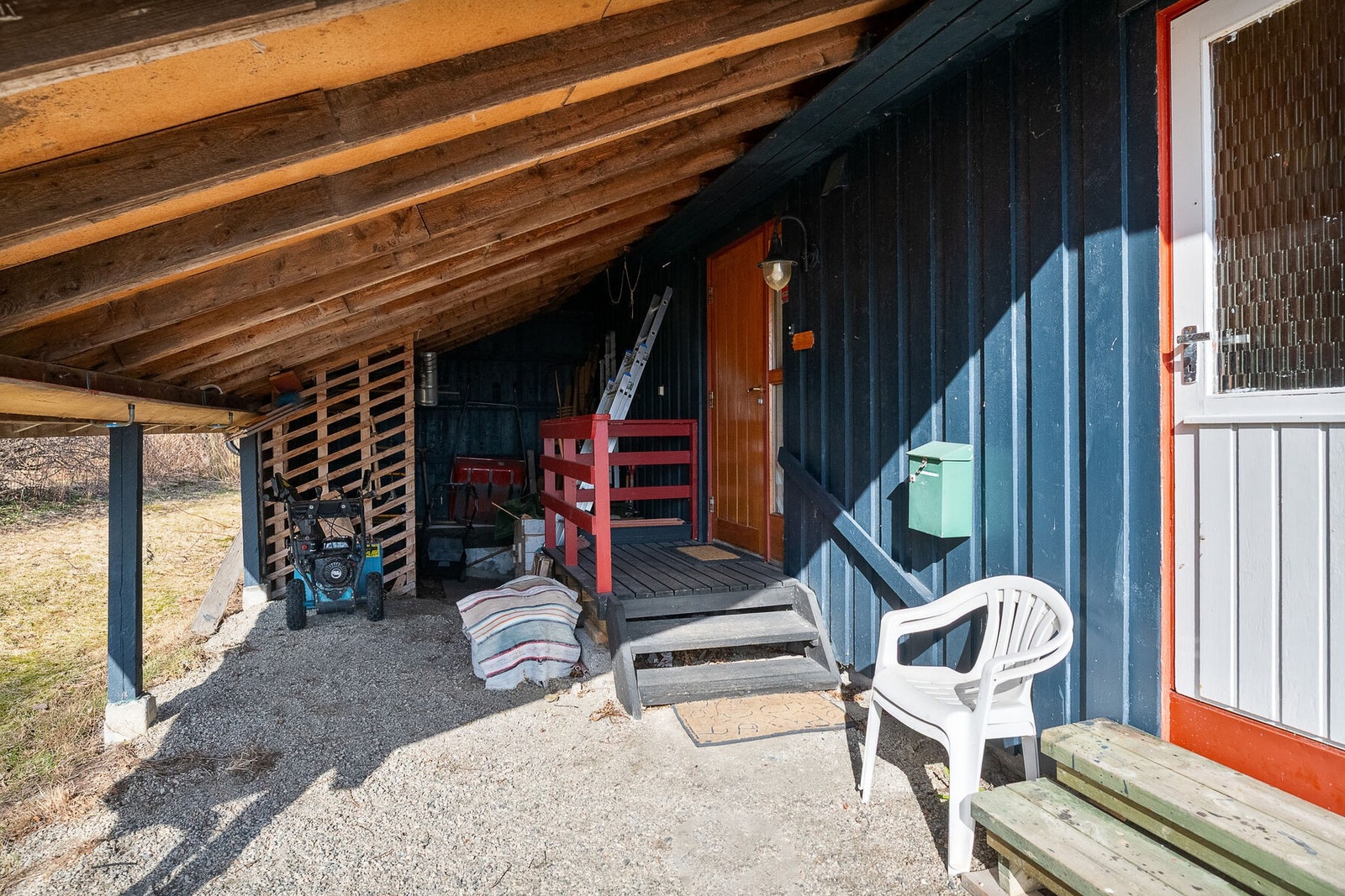 Carport og inngangsparti. Galleribilde