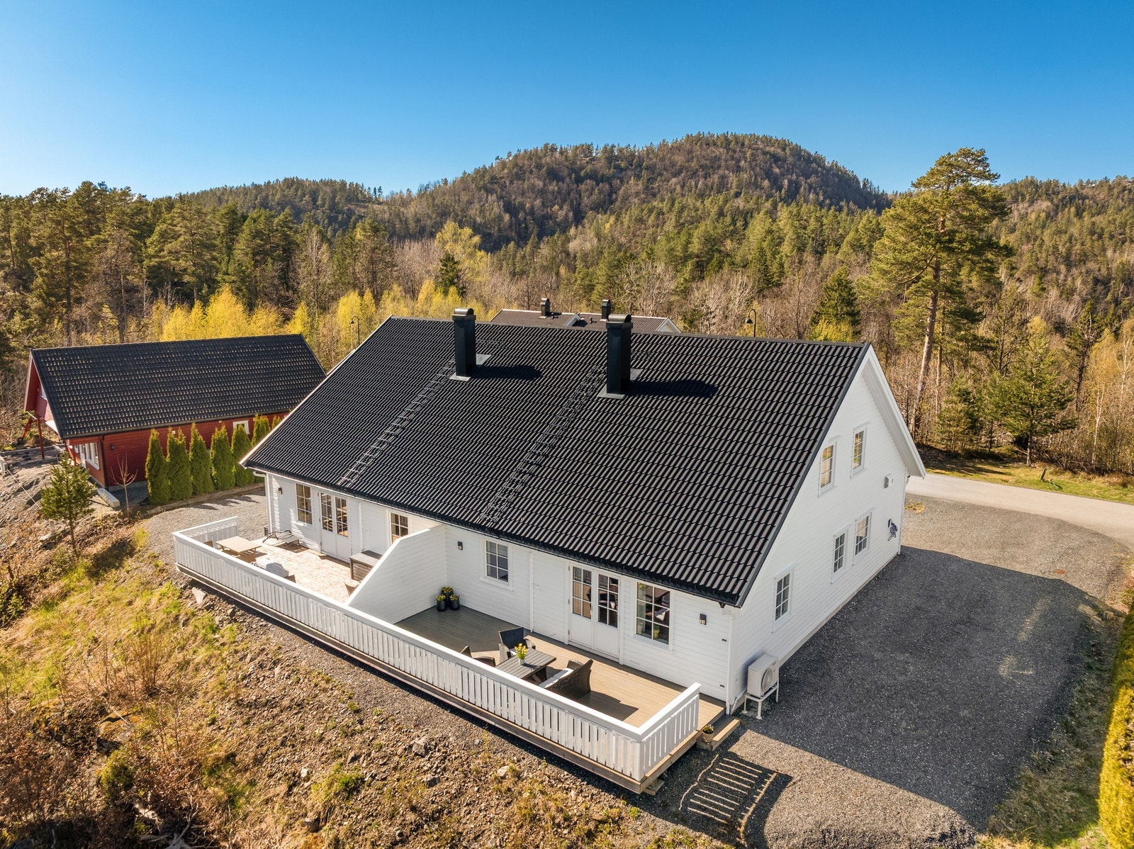 Her bor usjenert til, i en trafikkstille gate med utsikt utover Sørfjorden. Galleribilde