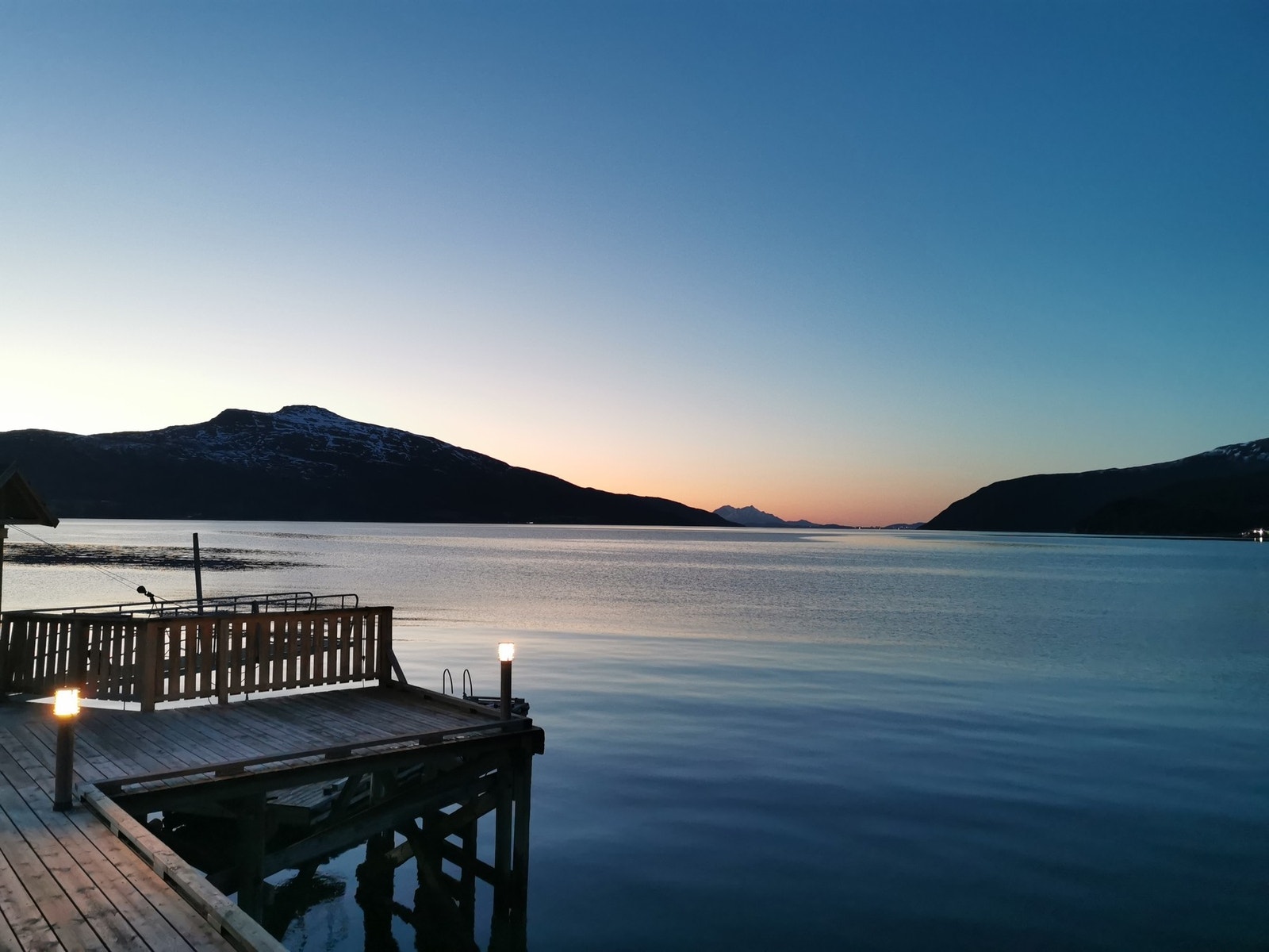 Solnedgang fra brygga. Galleribilde