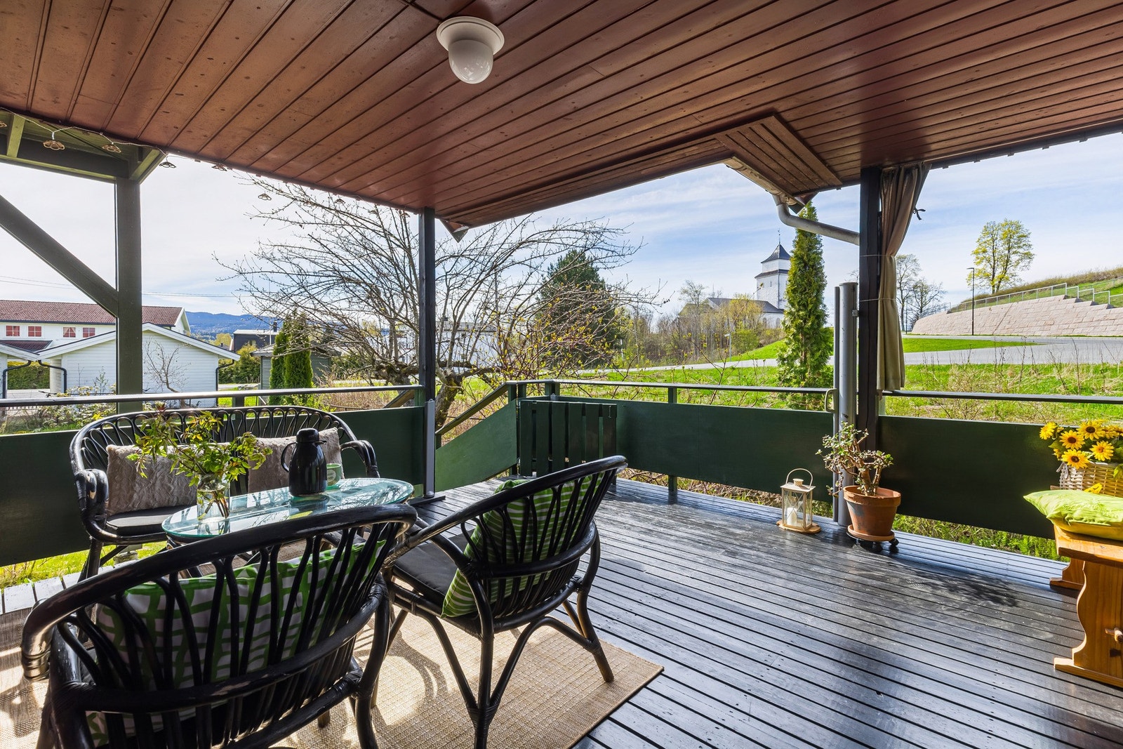 Boligen har en innbydende terrasse på 19 kvm. Galleribilde