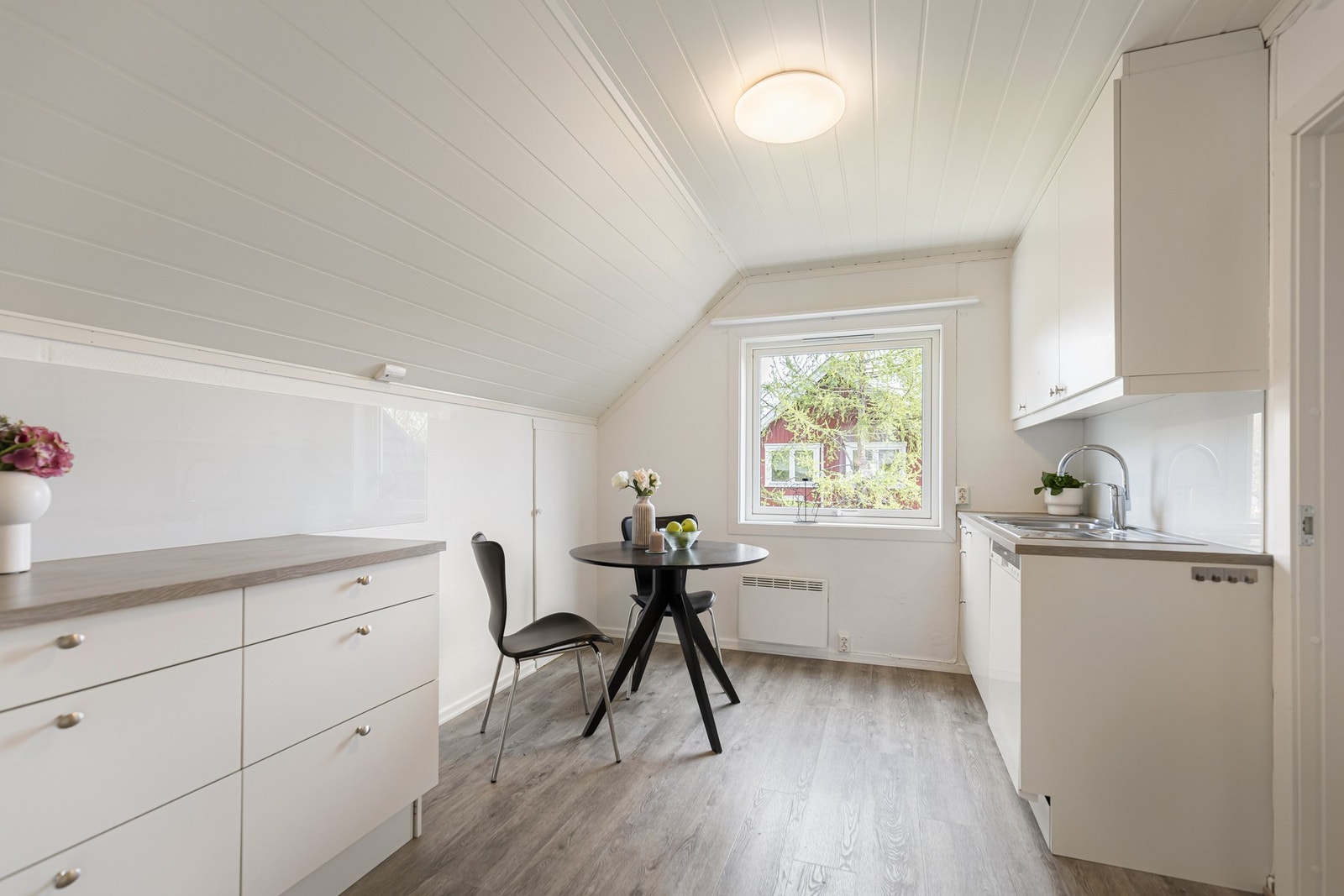 Kjøkkenet i andre etasje er fra Sigdal, fra 2019. Galleribilde