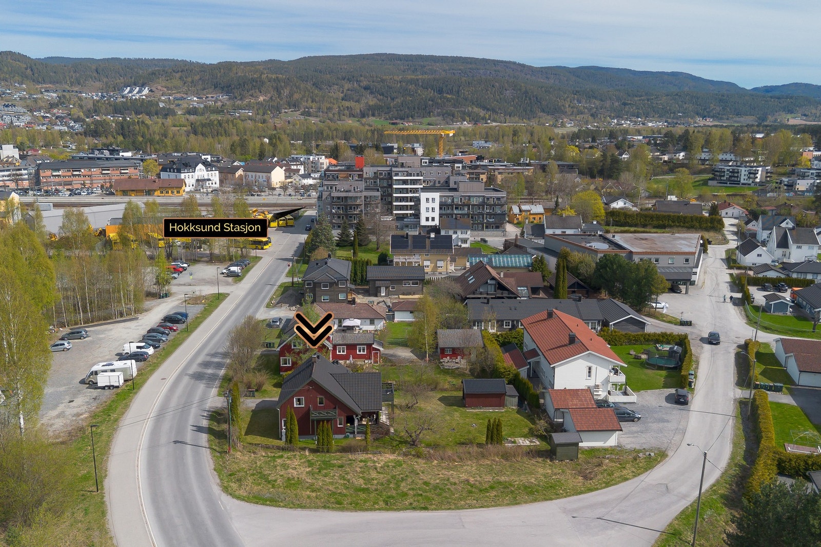 Boligen ligger meget sentralt til med Hokksund stasjon rett i nærheten. Galleribilde