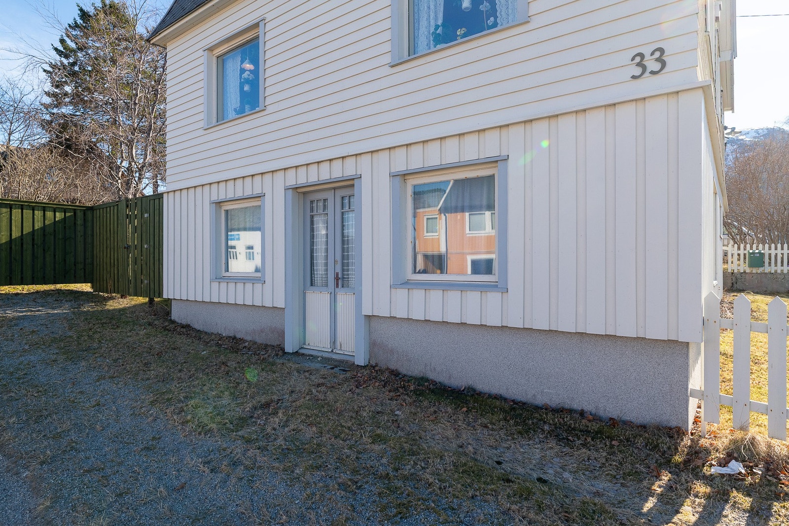 Fremsiden av boligen Galleribilde