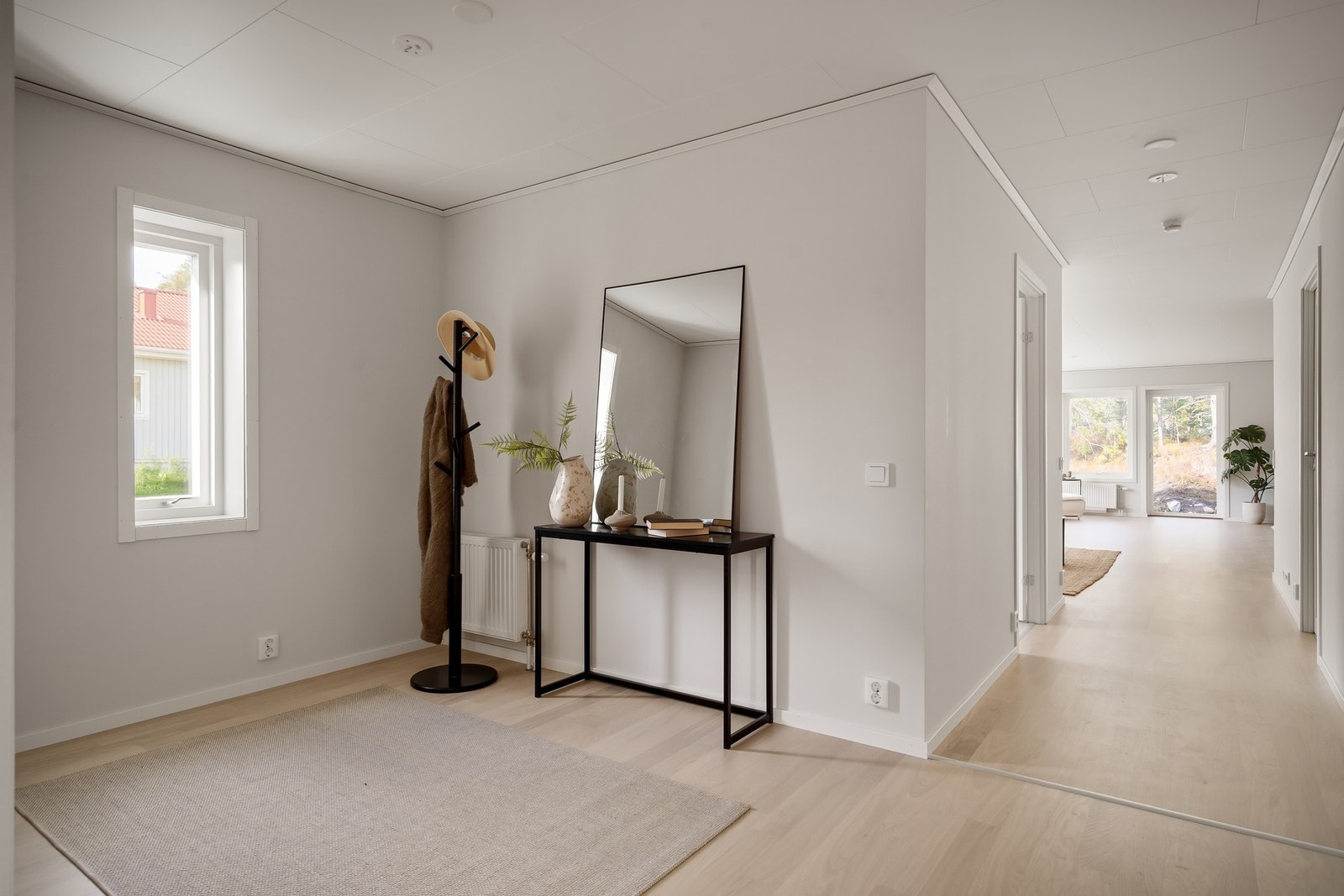 God plass til garderobeløsning eller knaggplass - alt etter ditt behov (Fra lignende bolig) Galleribilde