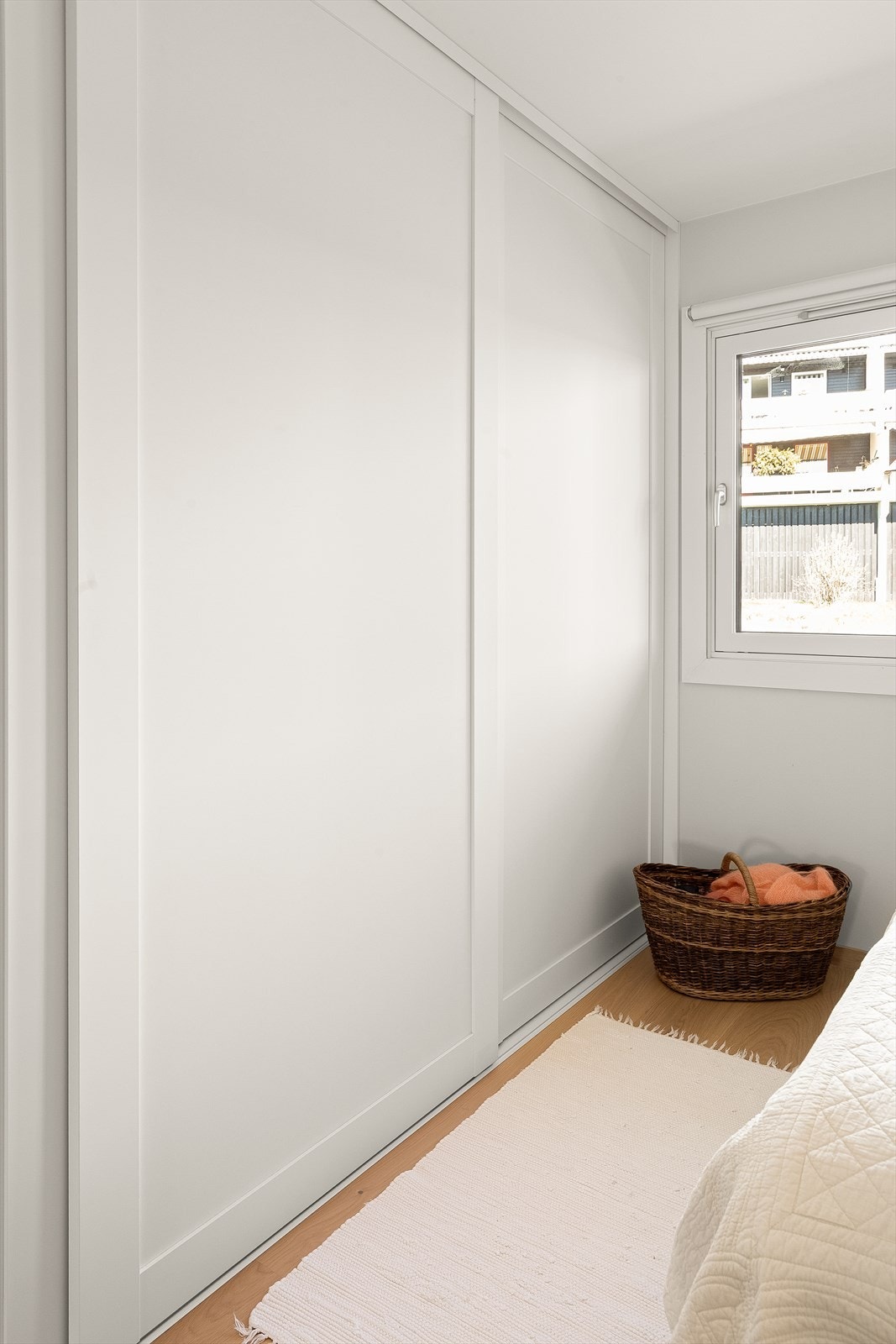 Romslig skyvedørsgarderobe fra Sigdal. Galleribilde