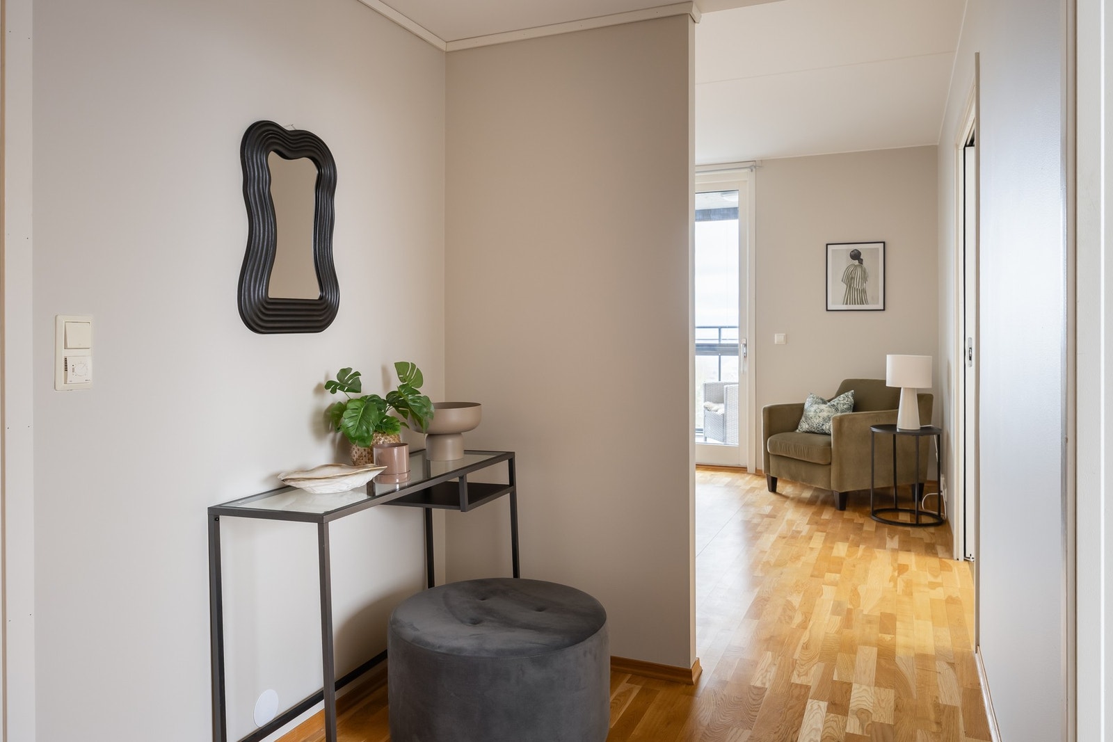Gang med god plass til å henge fra seg Galleribilde