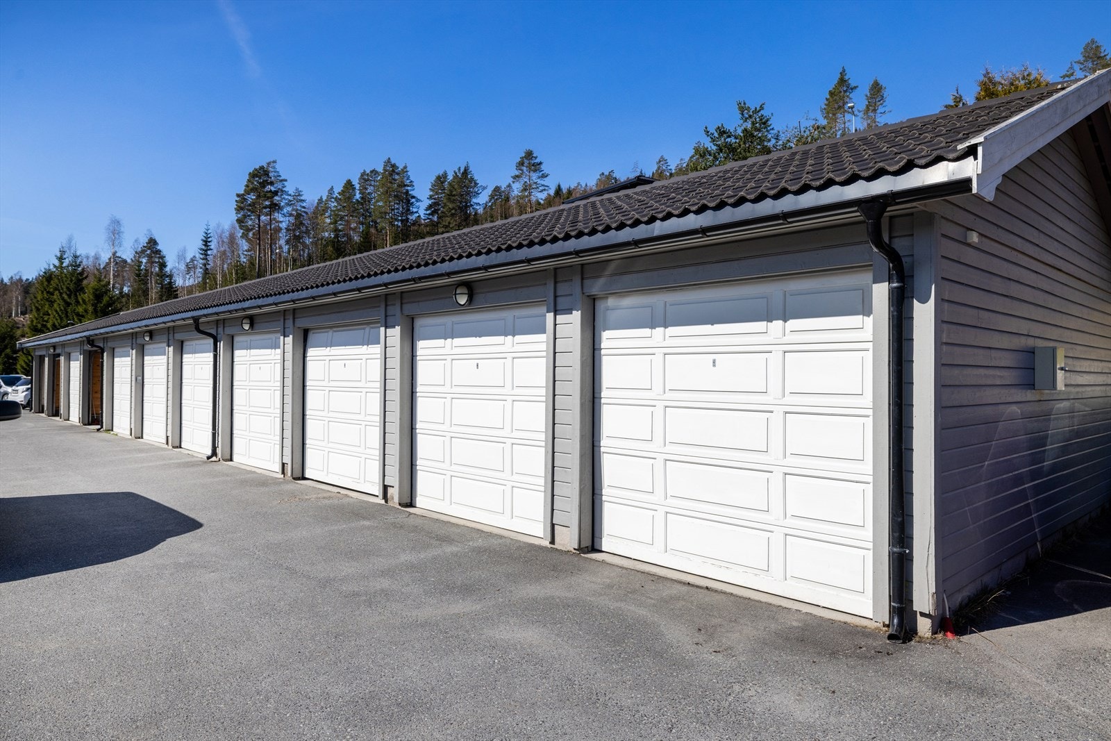 Det medfølger fast garasjeplass i felles rekke. Galleribilde