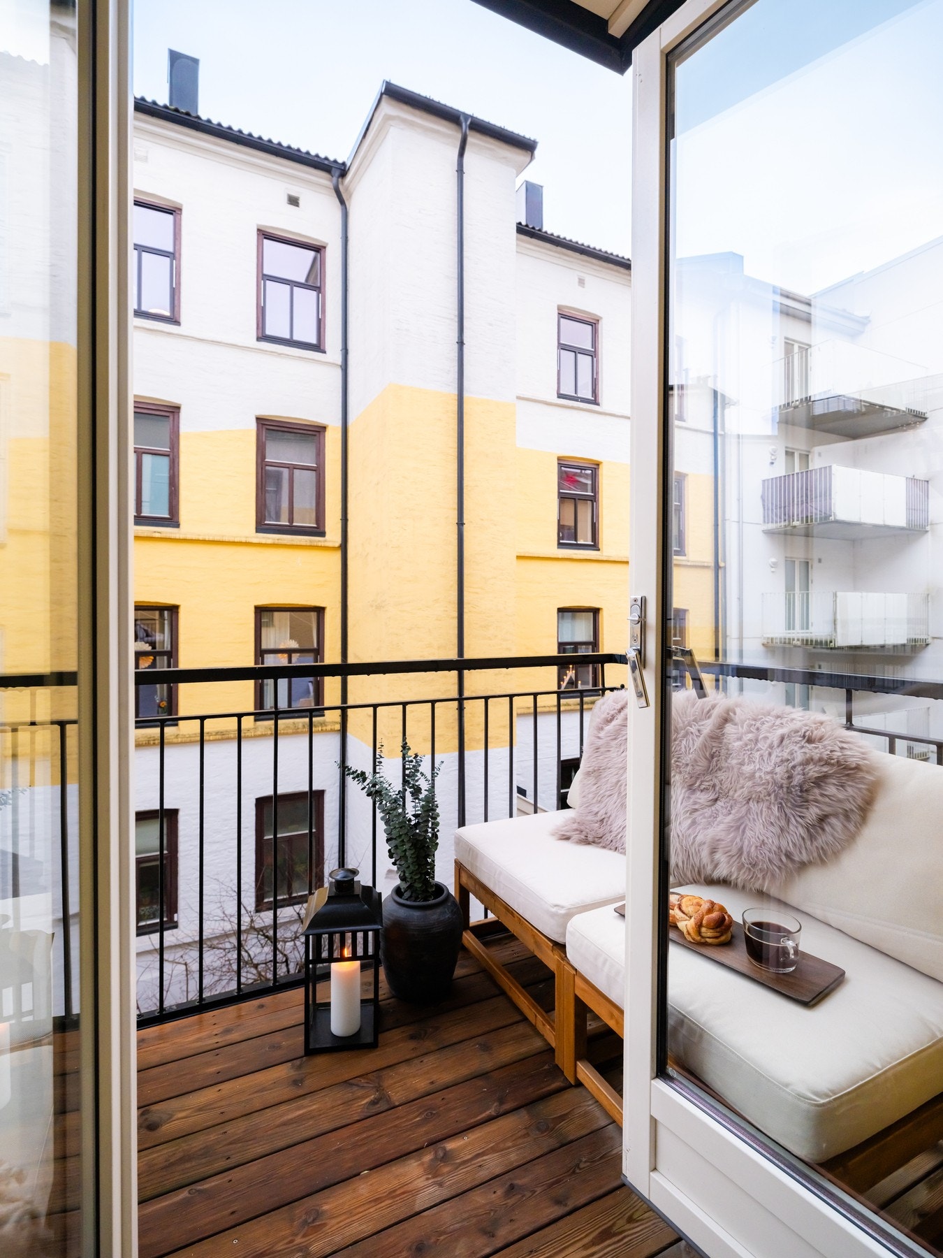 Her får du gleden av en hyggelig balkong på ca. 3 kvm - perfekt for morgenkaffe og rolige sommerdager! Galleribilde