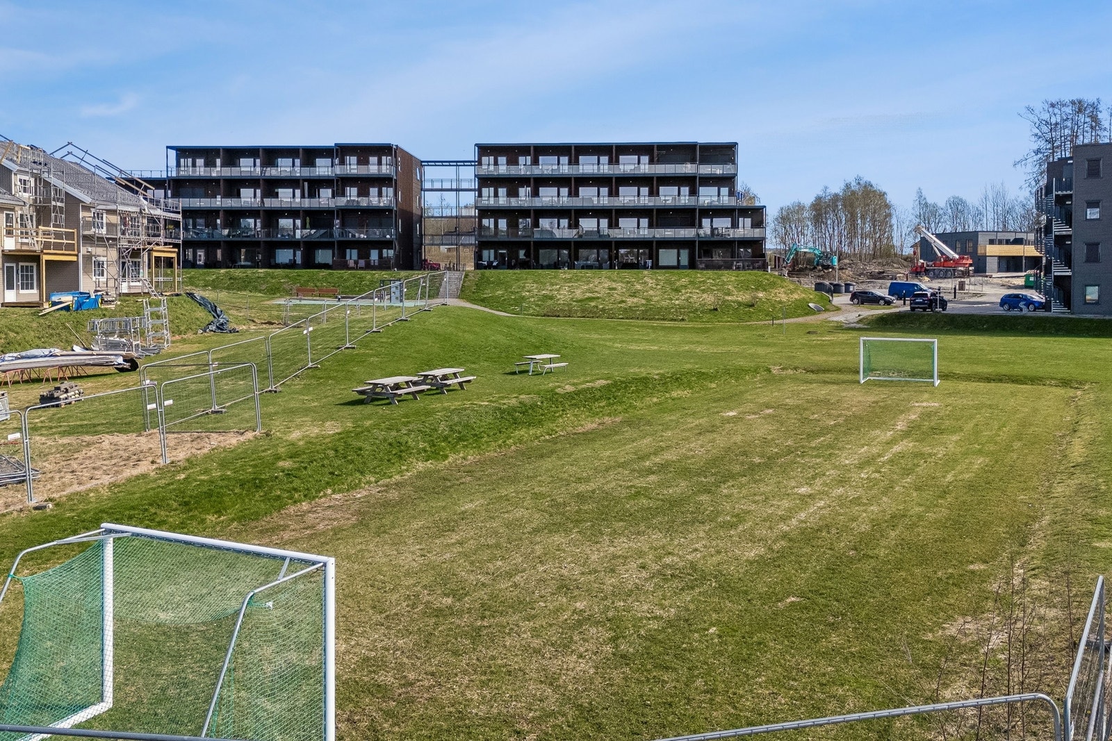 Flott, landlig og tilbaketrukket beliggenhet i et rolig boligområde. Galleribilde