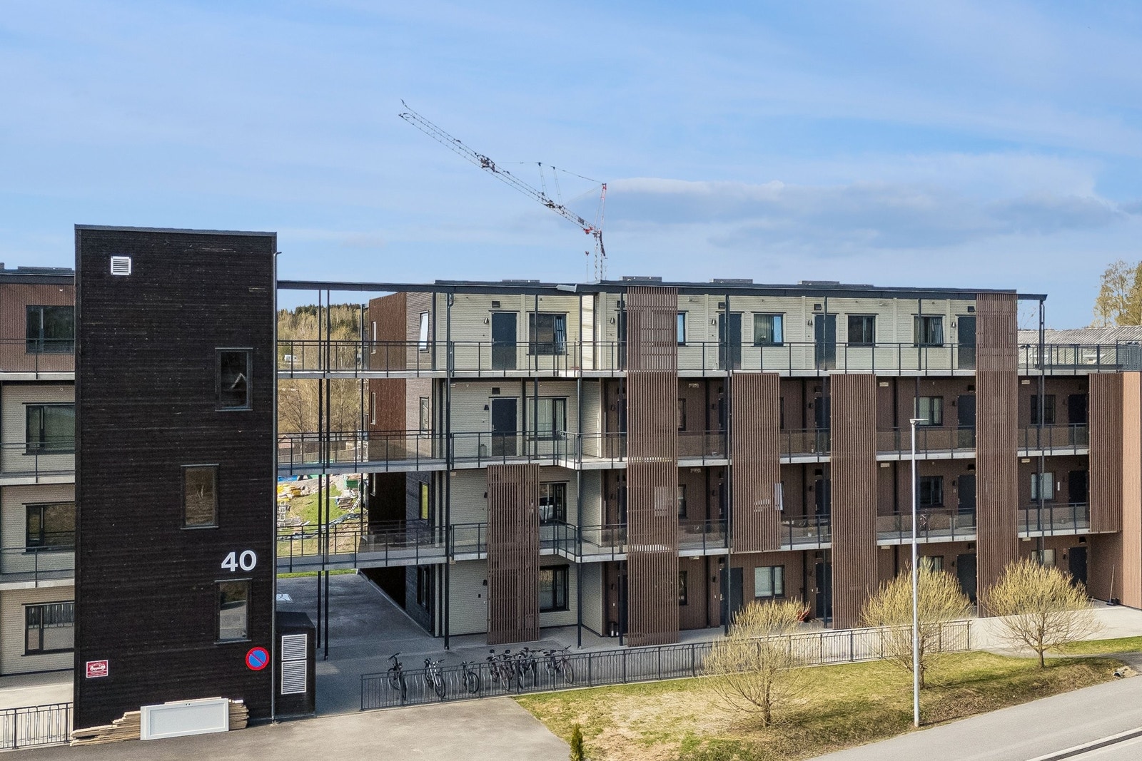Leiligheten ligger fint til i 3. etasje med heis adkomst. Galleribilde