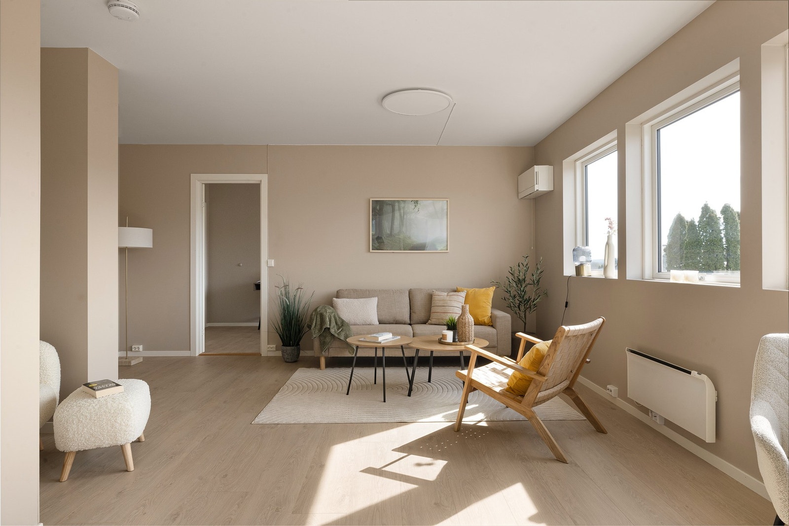 Store lysflater ut mot vest Galleribilde