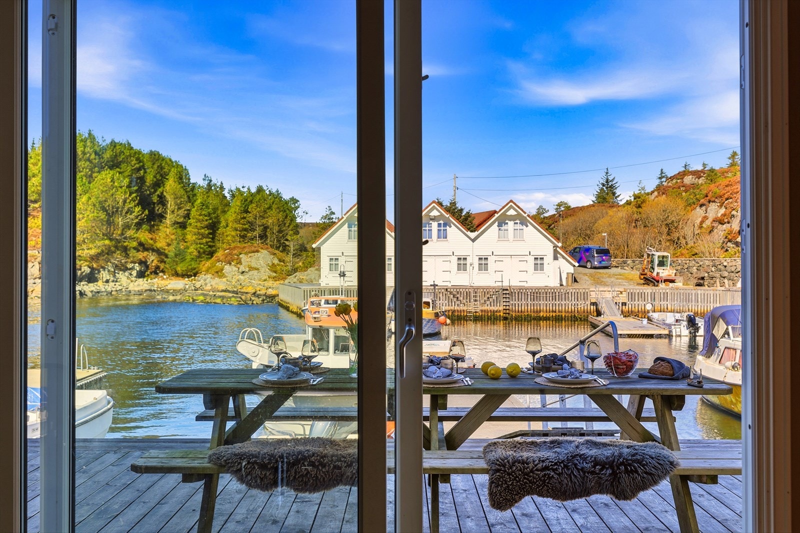 Bakkasund er en populær destinasjon for båtturister på sommeren. Galleribilde