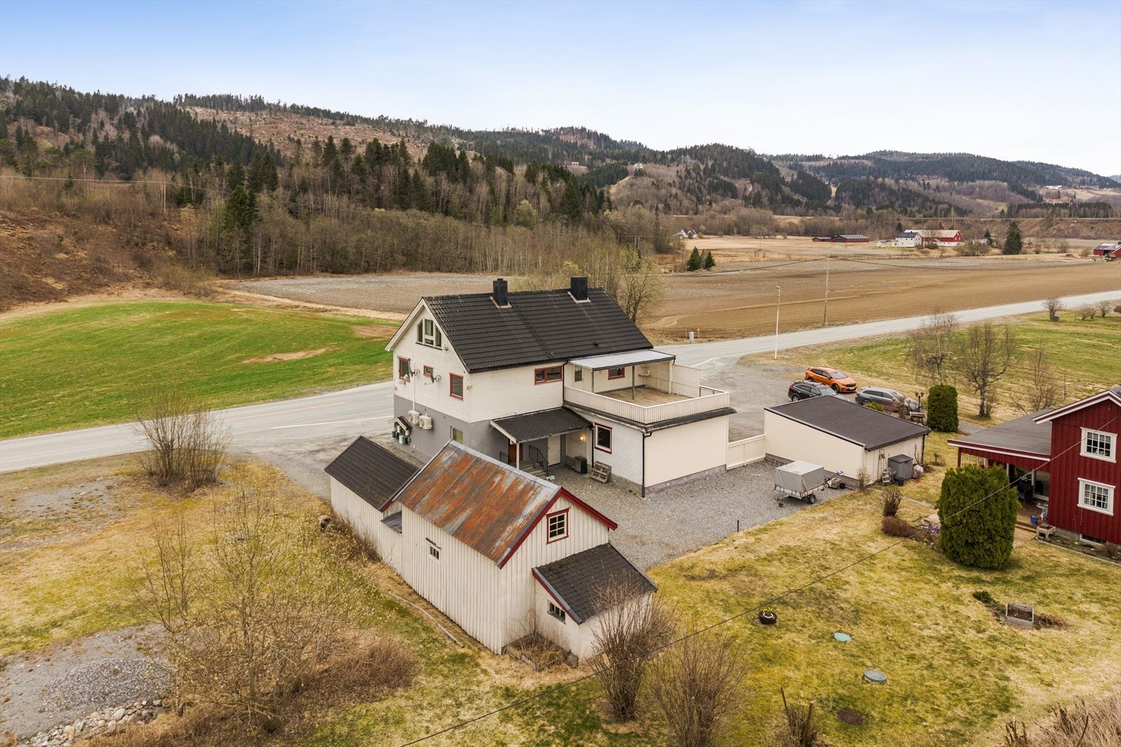 Heimdal Eiendomsmegling v/Thor Zevgren ønsker velkommen til Orkdalsveien 1362. Foto: Børge Halseth Galleribilde