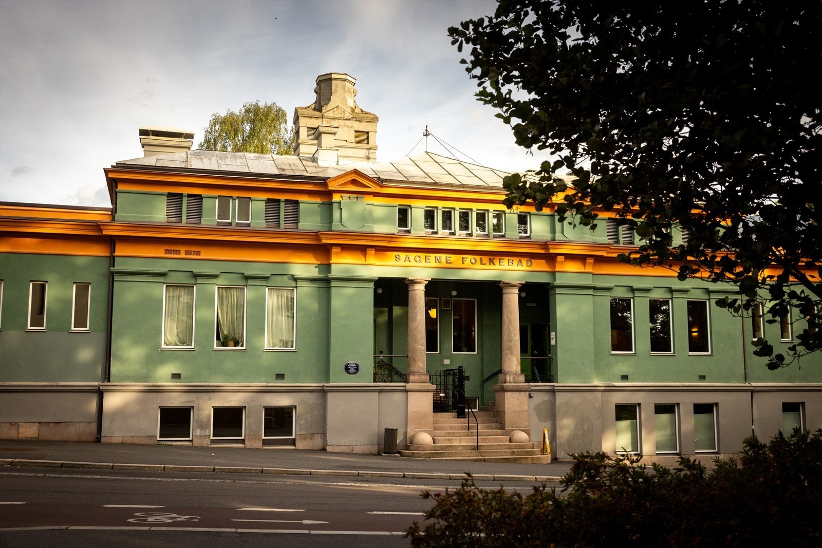 Sagene folkebad er et historisk badehus fra 1899 som er totalrenovert og nylig gjenåpnet. Galleribilde