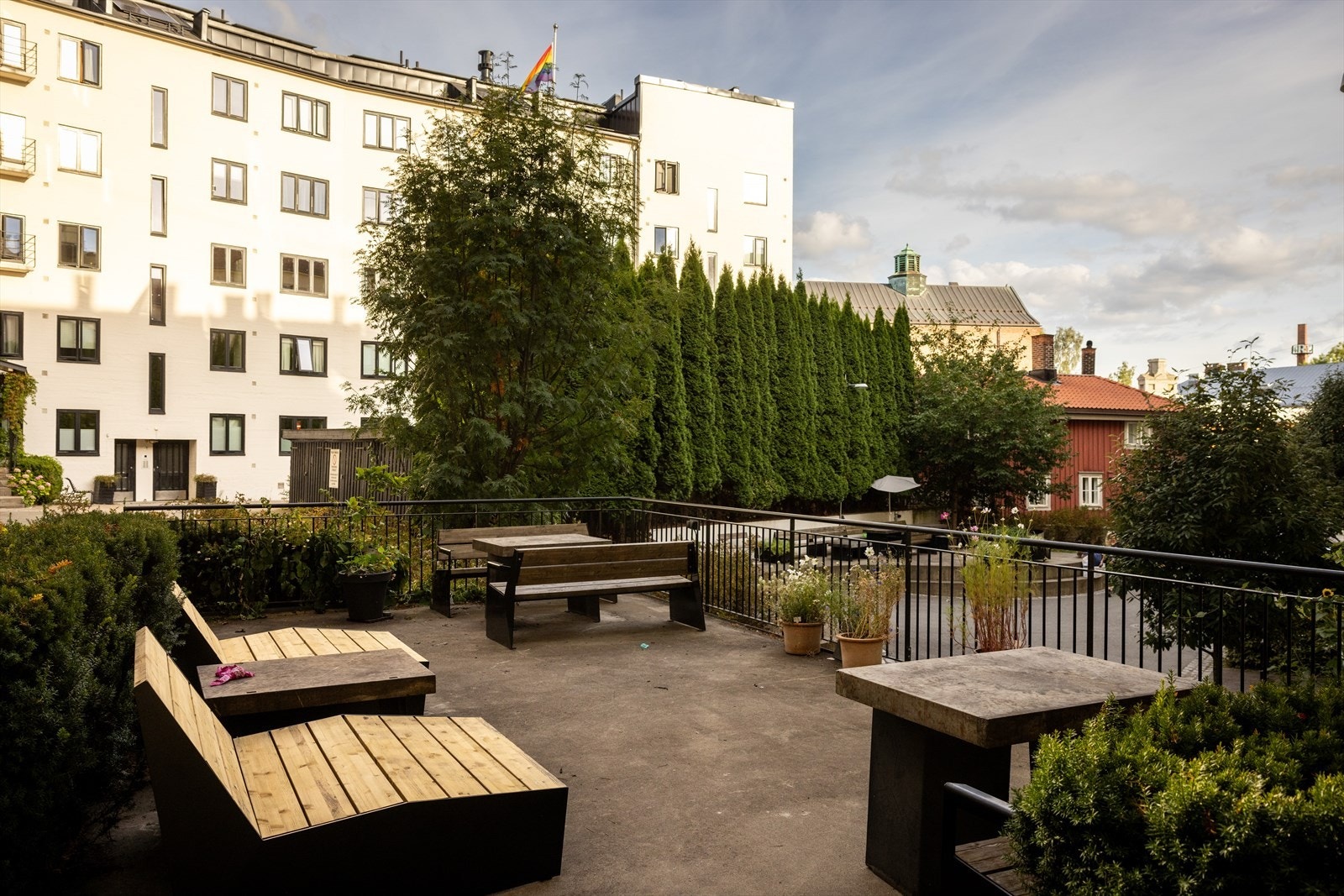 Borettslaget består av 146 leiligheter, og er beskrevet som hyggelig og veldrevet. Galleribilde