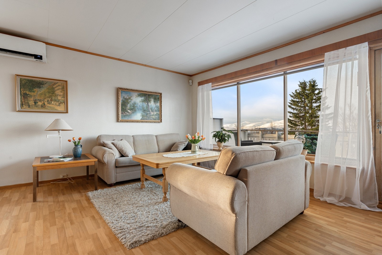 På stuen kan du innrede i flere soner.