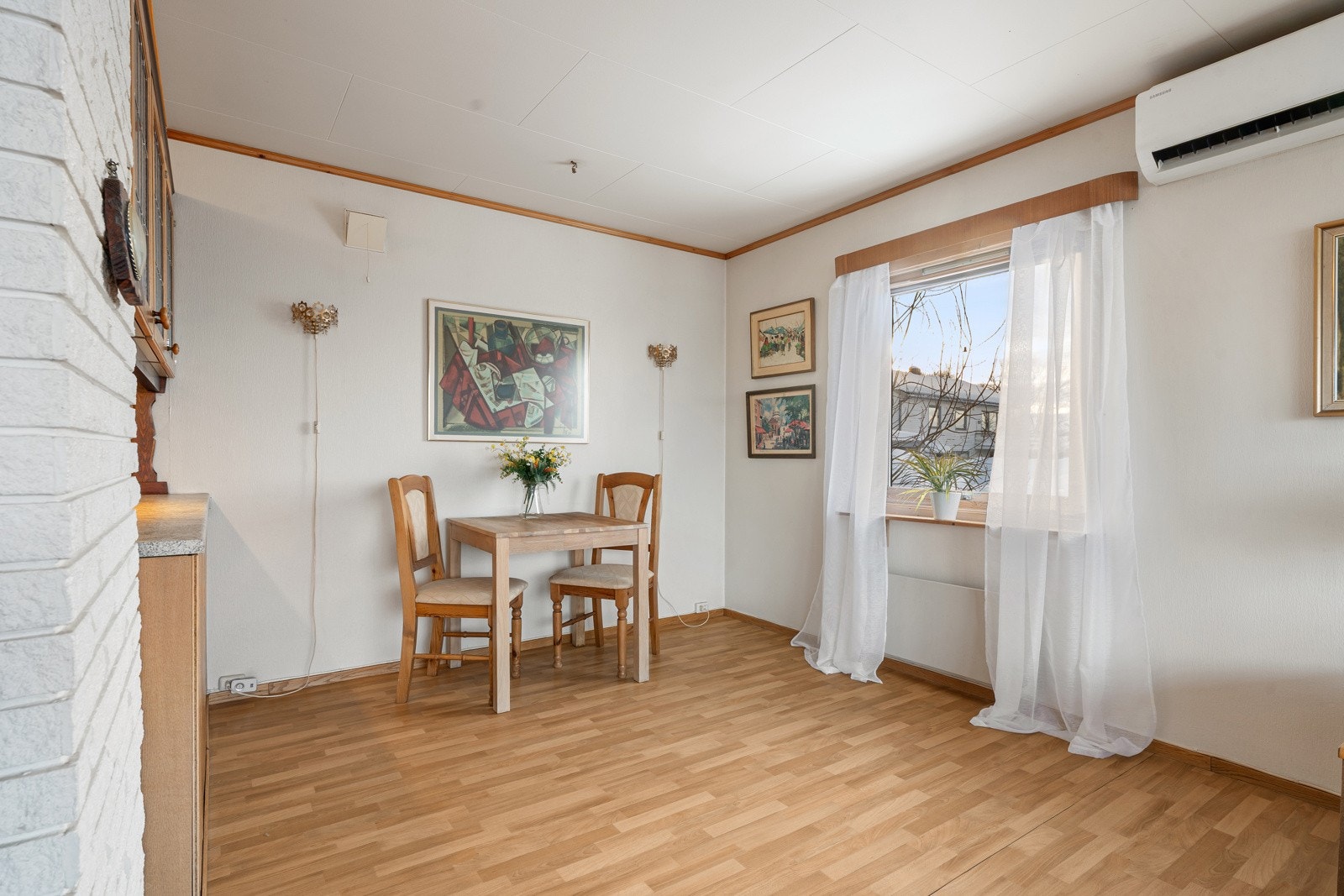 Det er også montert varmepumpe på stuen.