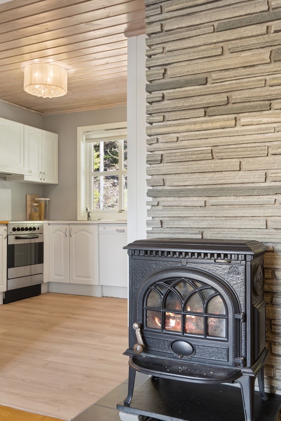 Fra stuen mot kjøkkenet Galleribilde