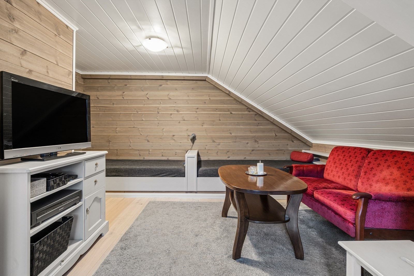 Soverom 3 i 2. etasje gir ekstra plass og fleksibilitet, perfekt som TV-stue eller lekerom. Galleribilde
