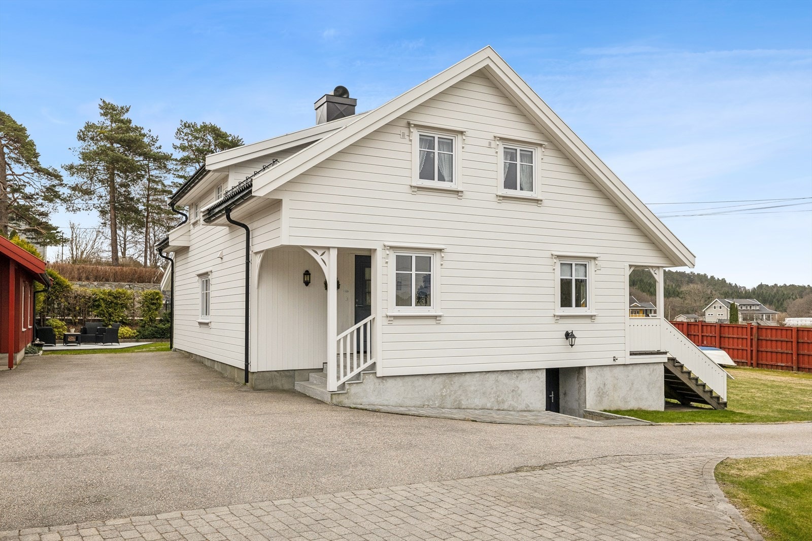 Hovedhuset som ble vesentlig påbygget, total renvovert utvendig (tak, kledning, vinduer) og oppgradert innvendig i 2020. Galleribilde