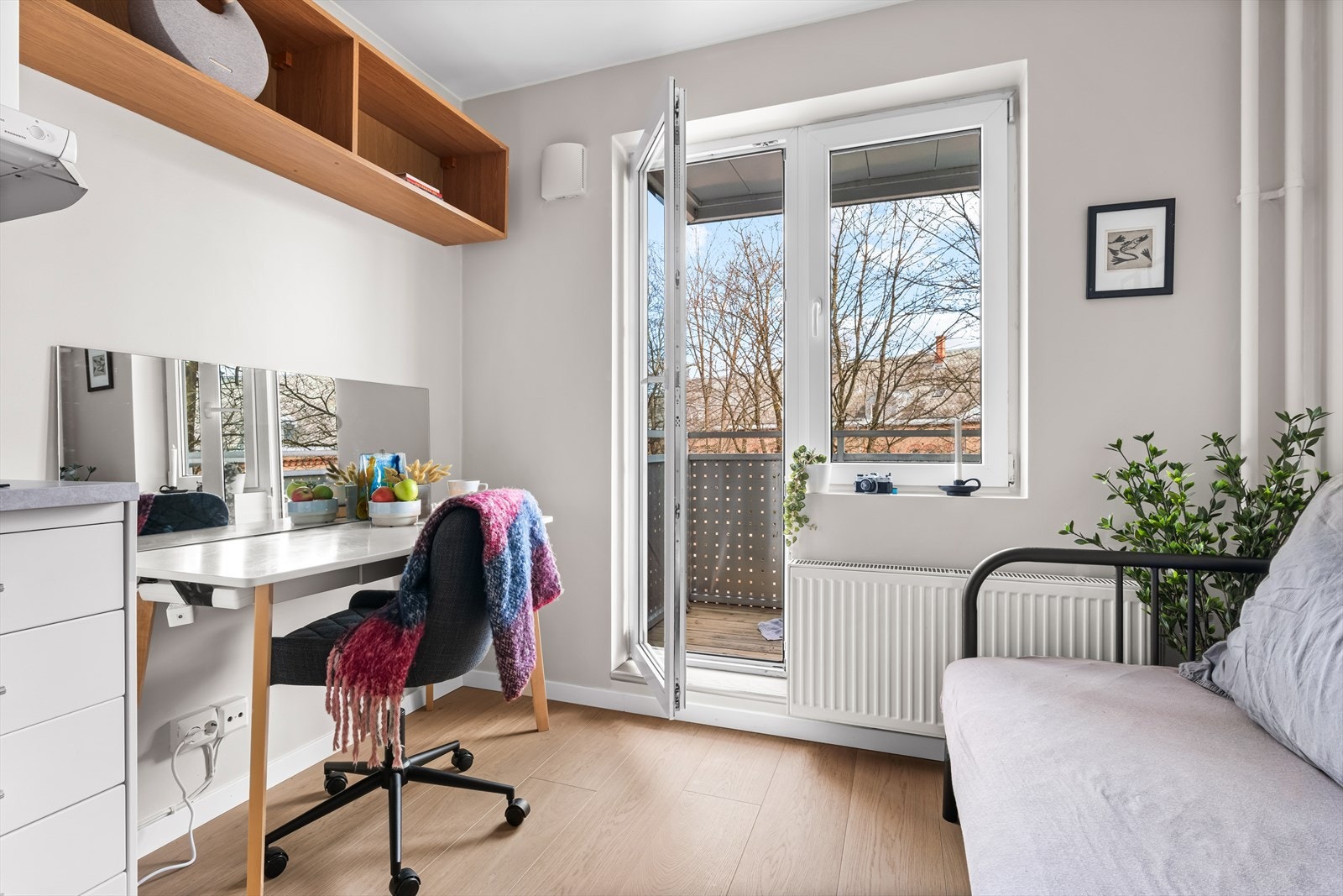 Lekre overflater med slette vegger og himling, og 1-stavs gulv. Galleribilde