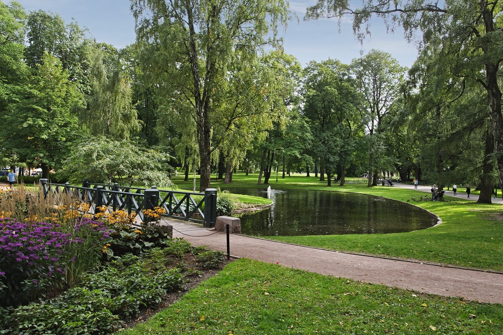I tillegg finnes Slottsparken, Stensparken og områdene langs Akerselva innenfor rekkevidde. Galleribilde