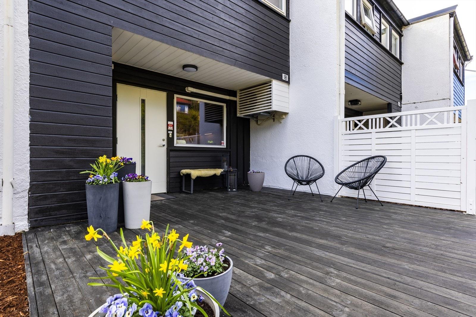 Inngangspartiet sett i dagslys. Galleribilde
