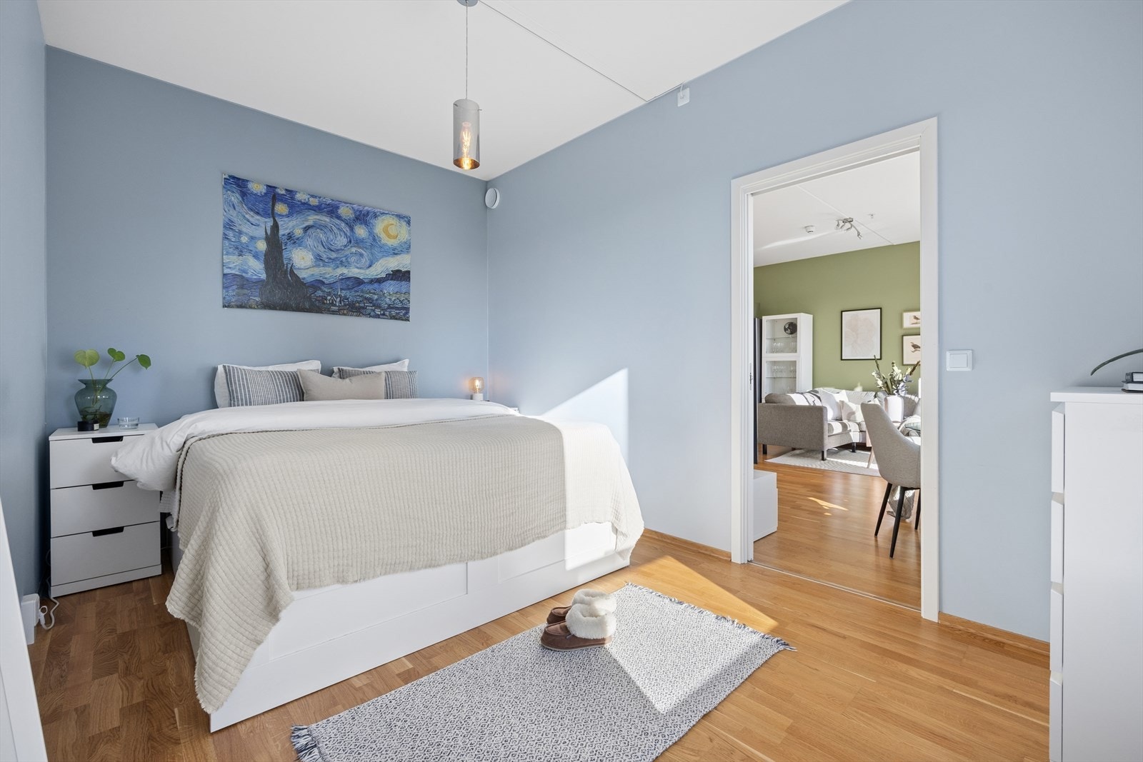 Soverommet har god plass til seng og annet møblement. Galleribilde
