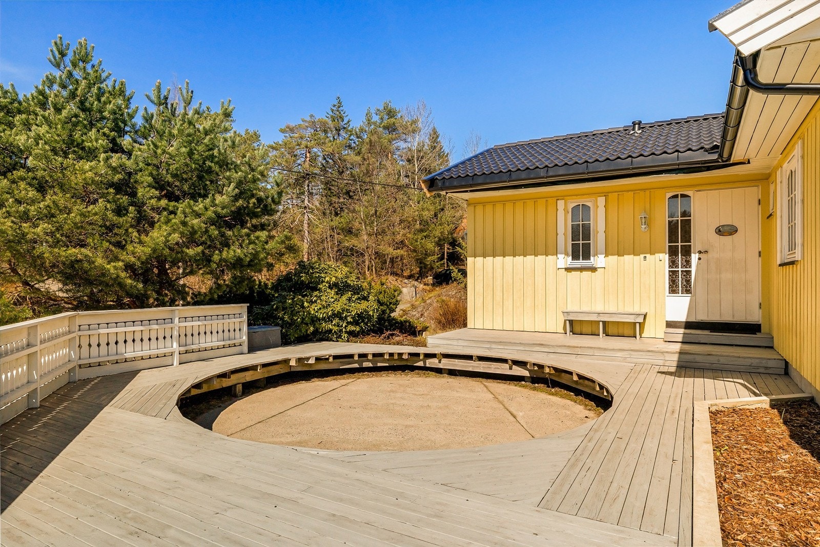 Det var tidligere basseng som er fjernet her. Galleribilde