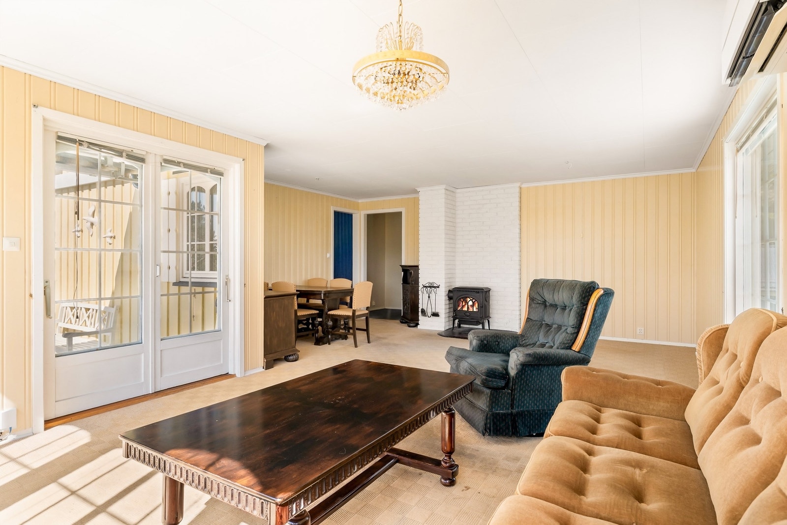Stua er lys og luftig. Galleribilde