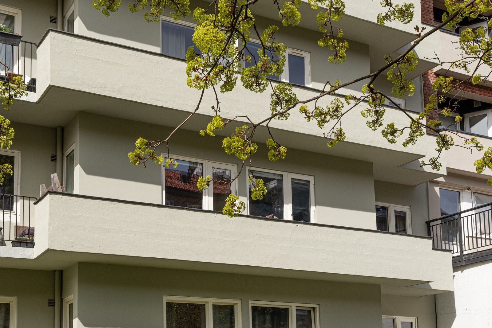 Felles brannbalkong mot flott bakhage! Galleribilde