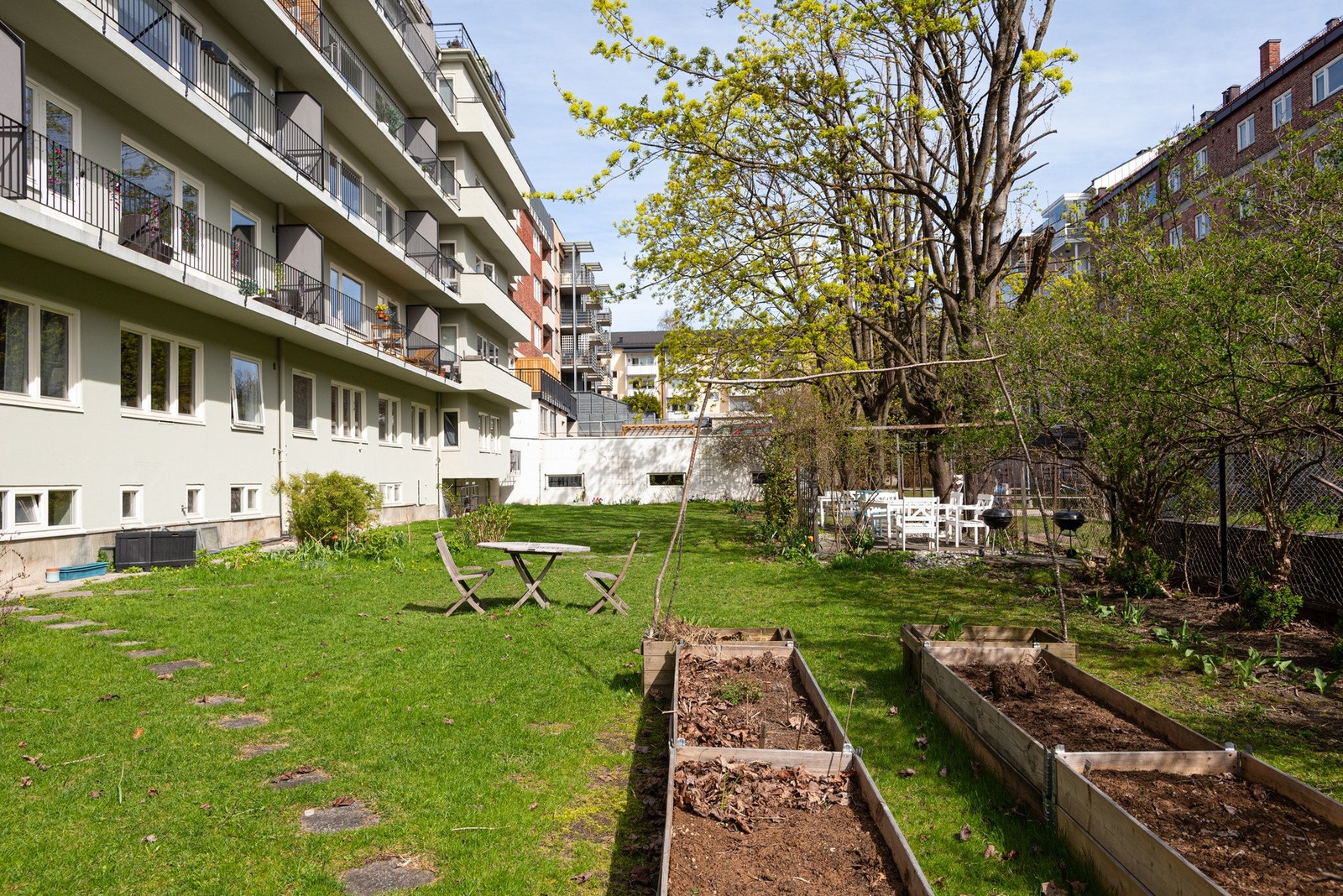 Leiligheten vender mot en frodig, flott bakhage! Galleribilde