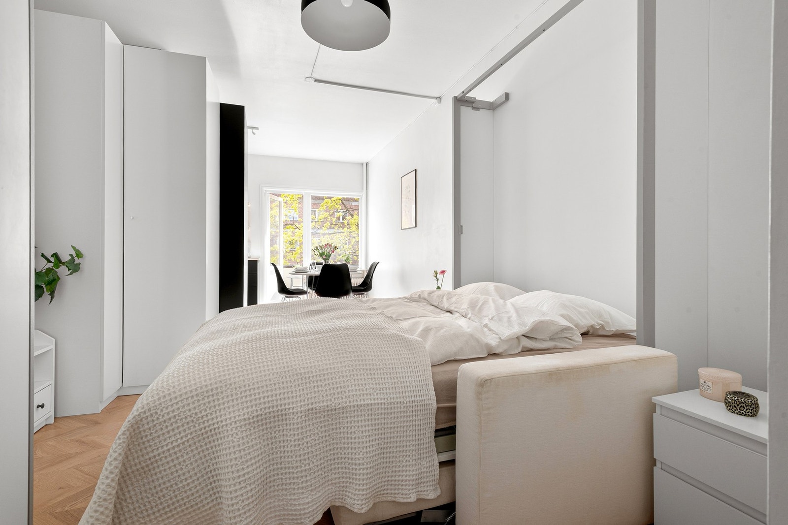 Eksklusiv skapseng fra Compact Living Store i Bygdøy Allé som gir optimal utnyttelse av rom for stueinnredning. Galleribilde