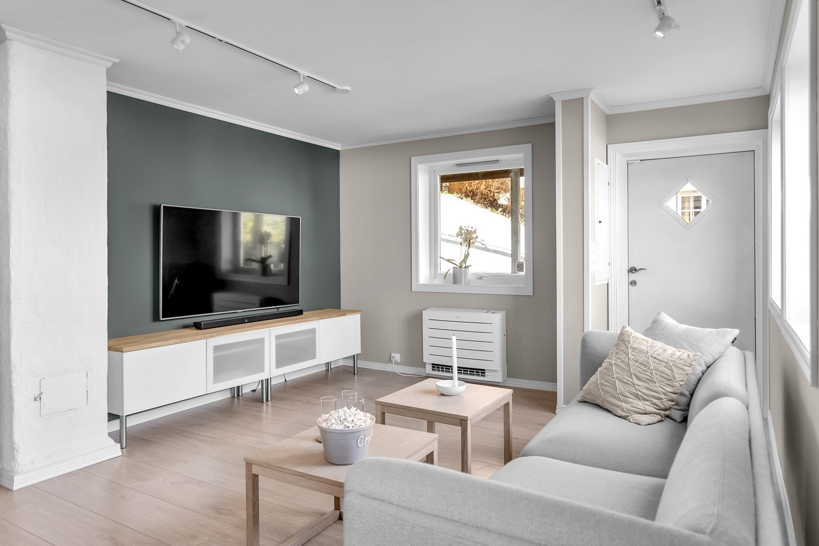 Stue stue i underetasje med egen inngang. Potensiell hybel m/egen inngang Galleribilde