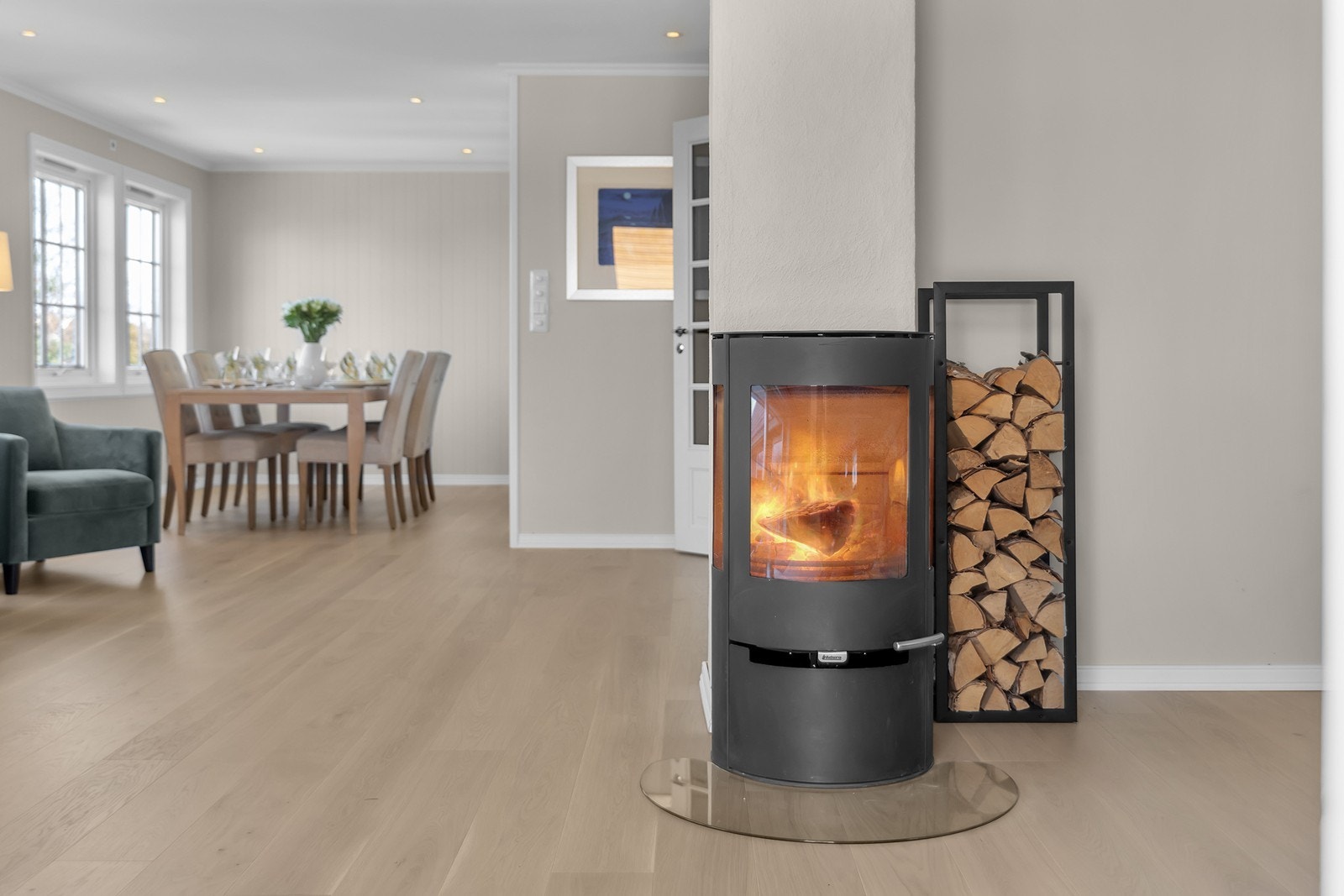 Vedøvn sørger for både god varme og hygge Galleribilde