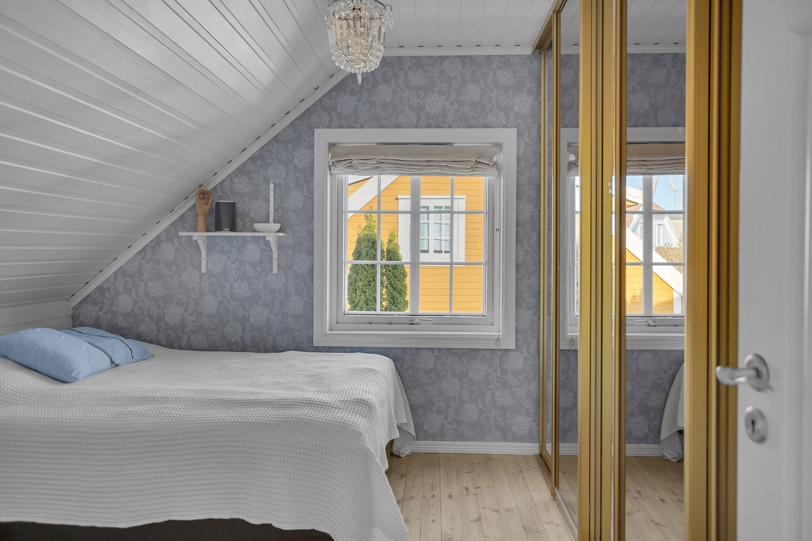 Skyvedørsgarderobe på soverom nr.4 Galleribilde