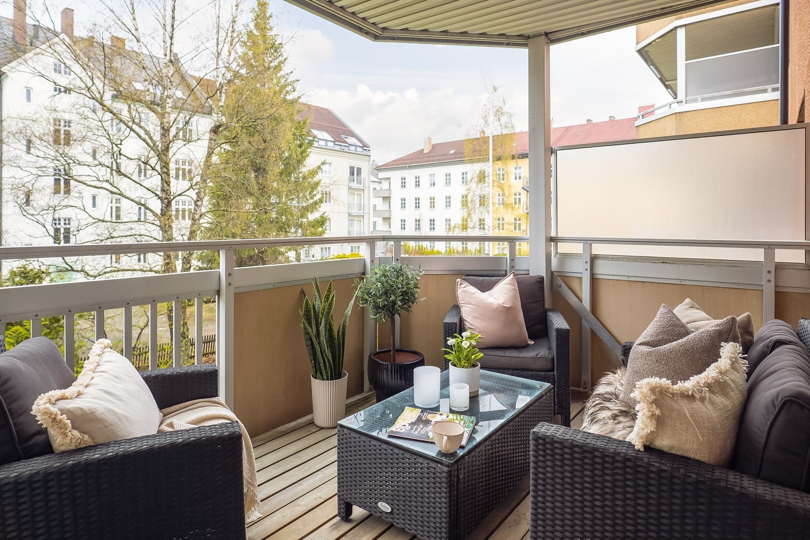 I direkte tilknytning til stuen har du den vestvendte verandaen på 9 m². Galleribilde
