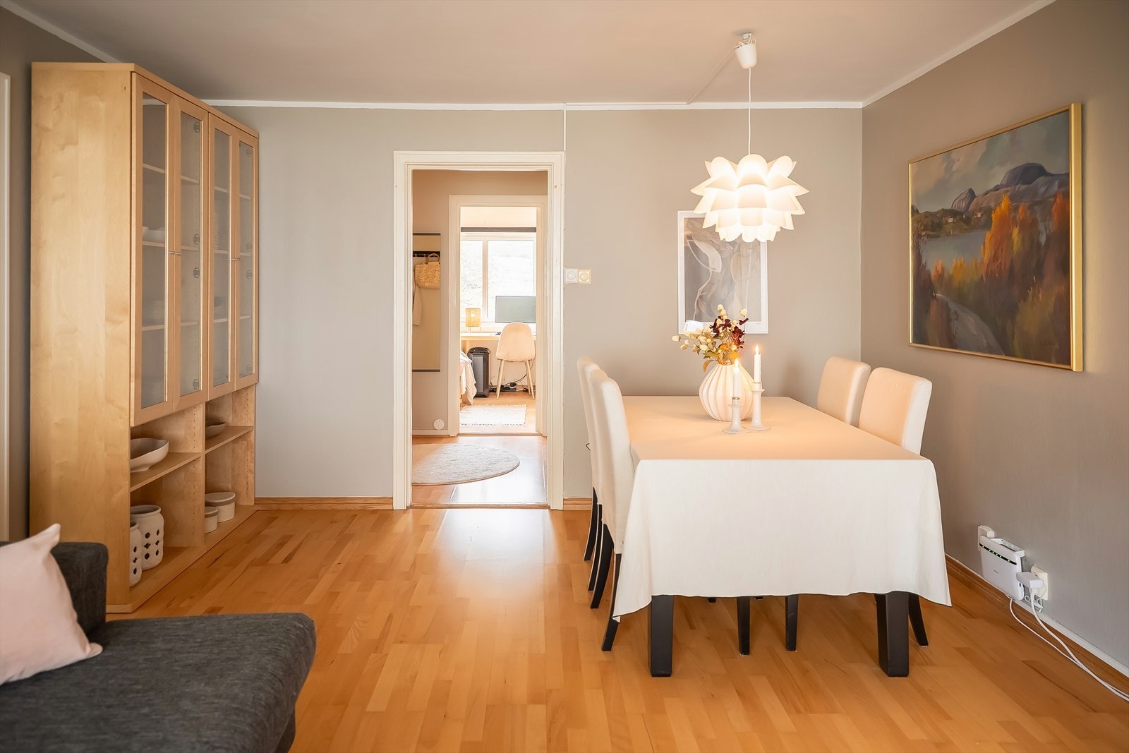 Her er det god plass til egen spisesone. Galleribilde