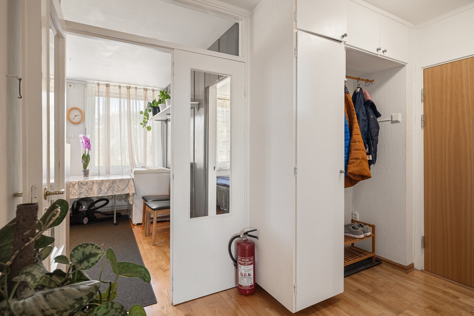Entrén er av god størrelse med rikelig plass til sko og oppbevaring. Galleribilde