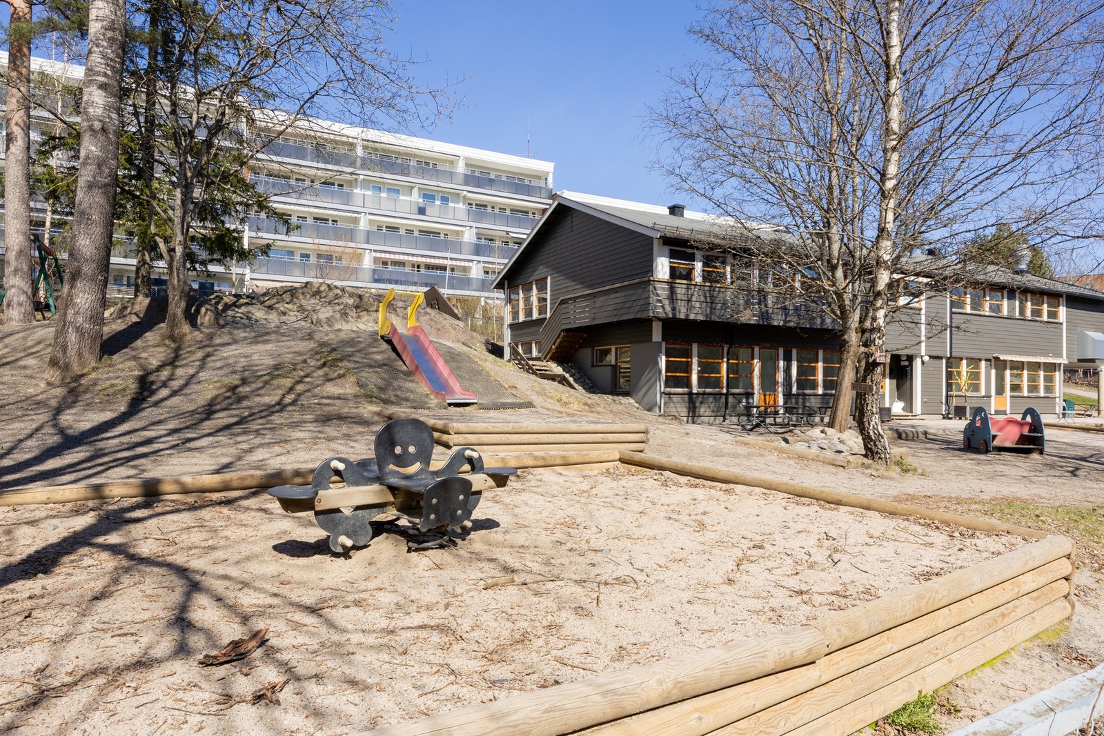 Barnehage rett på utsiden. Galleribilde