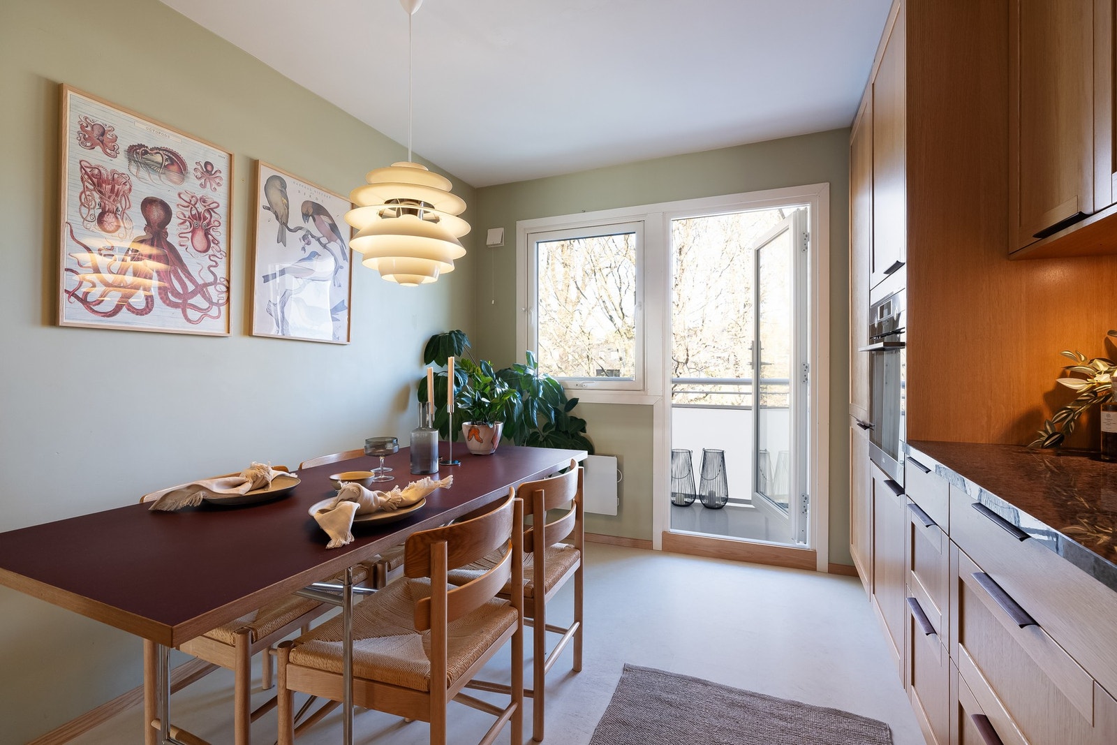 Det er god plass til et spisebord i rommet. Galleribilde