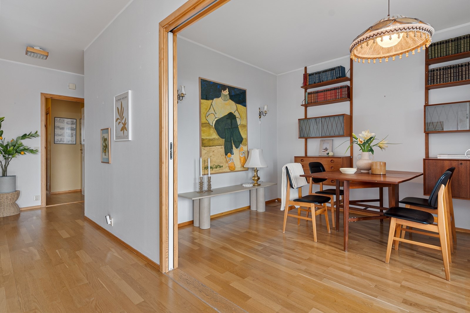 Skyvedørene kan adskille stuen mot spisestuen. Galleribilde